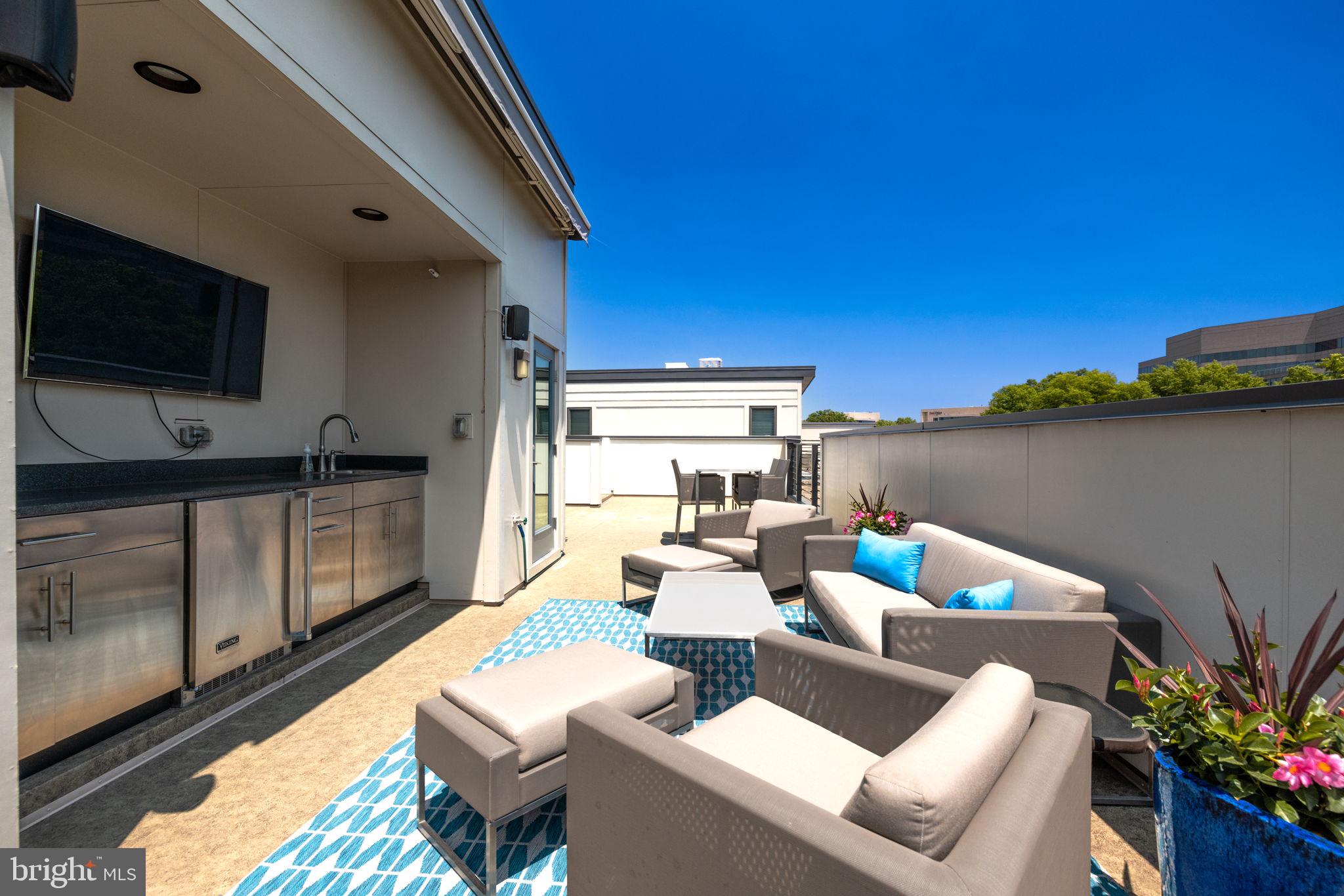 MONTGOMERY ROW - Residential