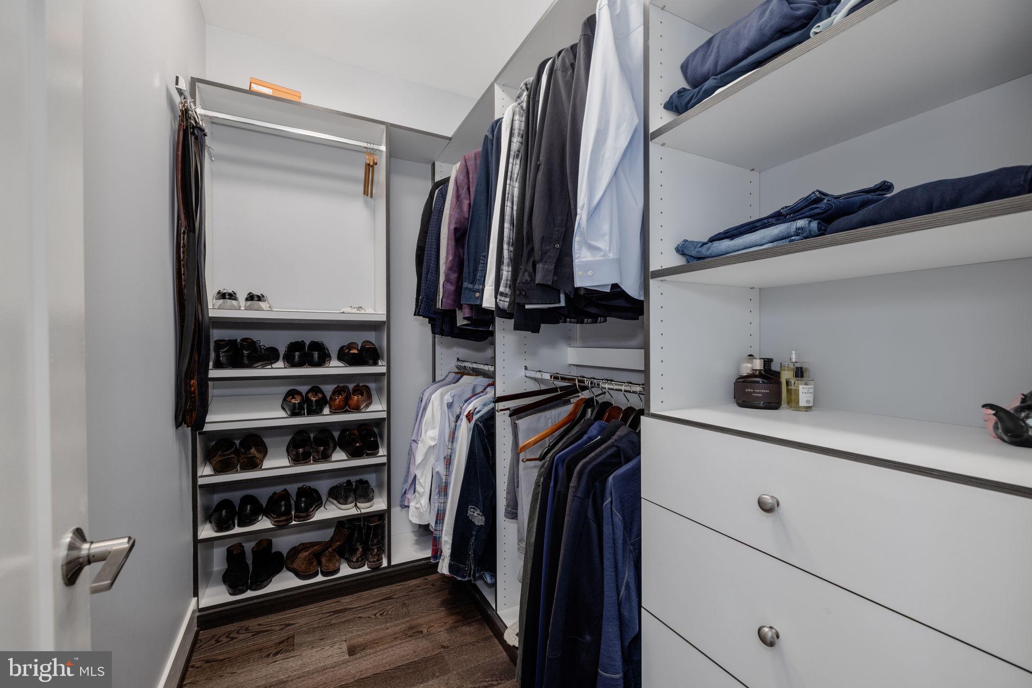 MONTGOMERY ROW - Residential