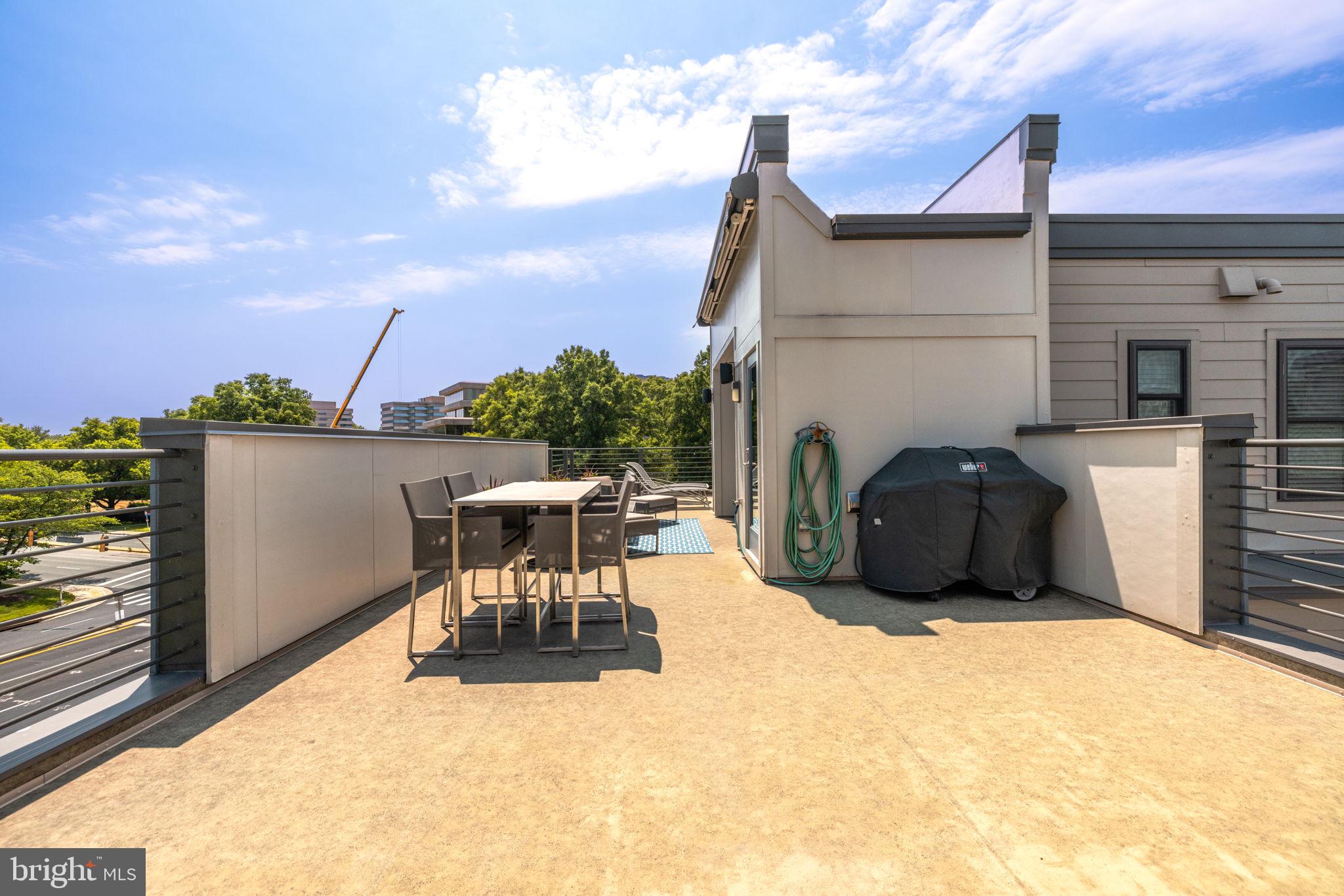 MONTGOMERY ROW - Residential