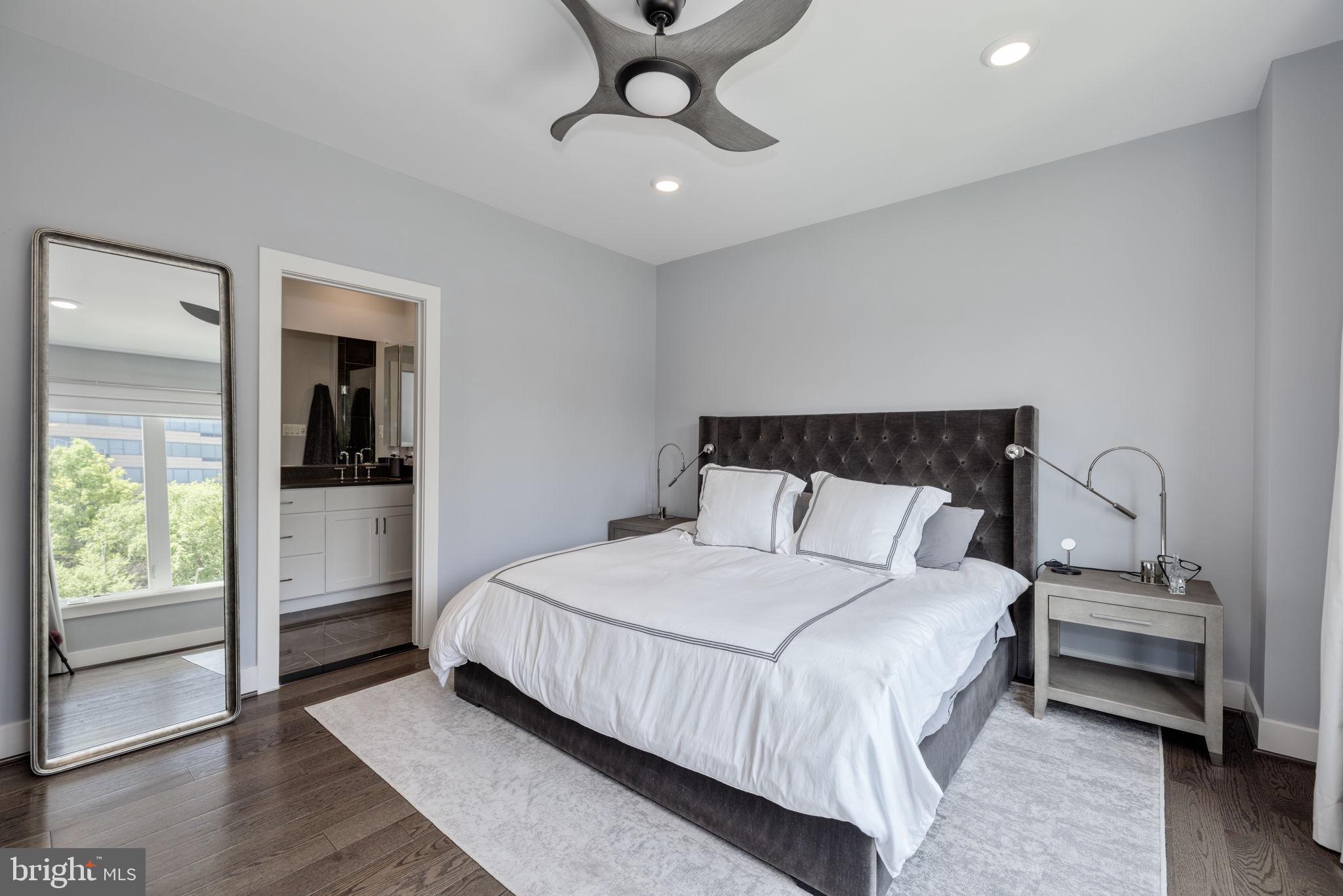 MONTGOMERY ROW - Residential