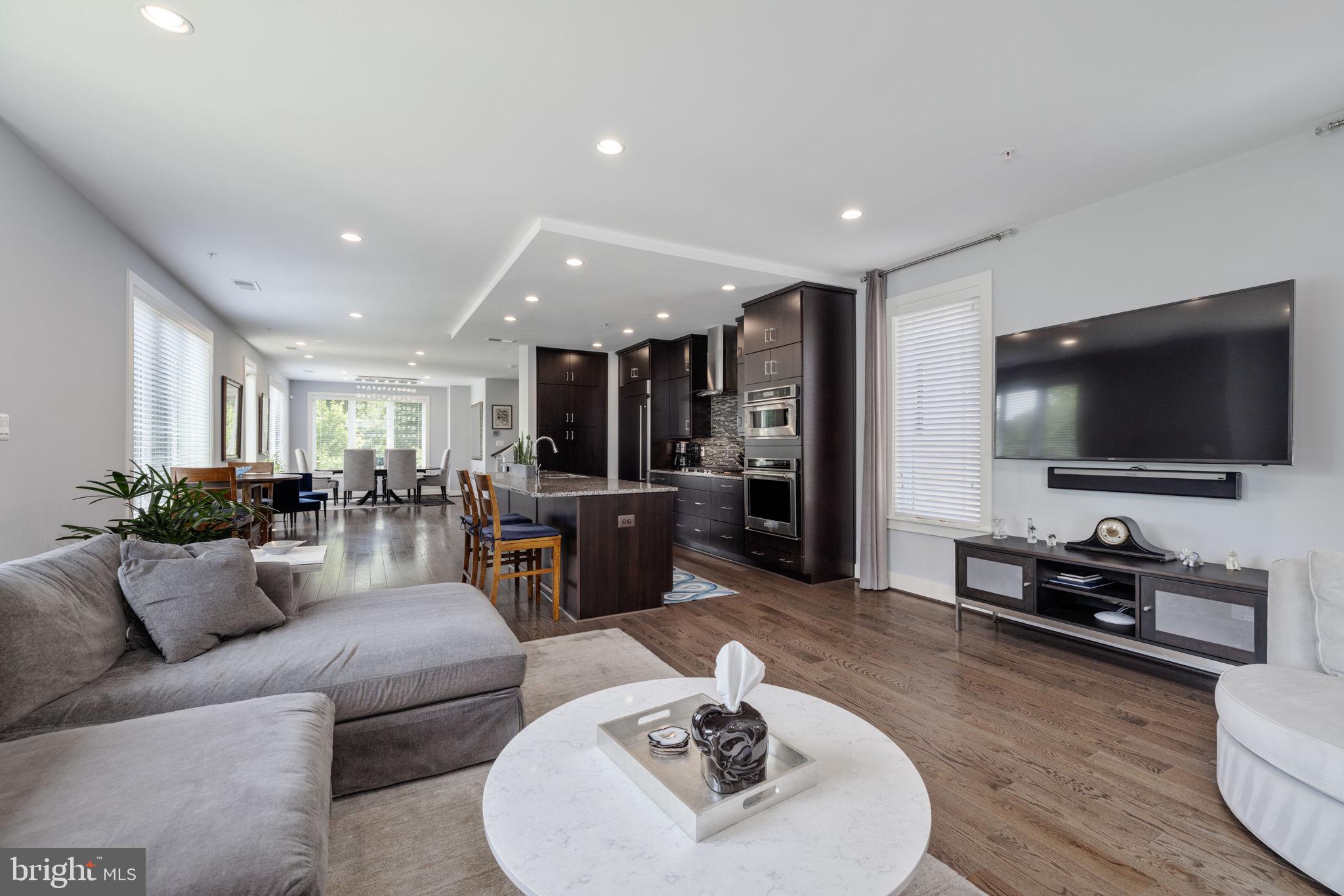 MONTGOMERY ROW - Residential