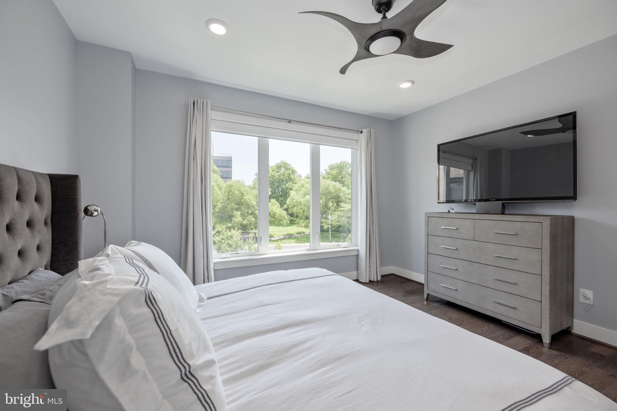 MONTGOMERY ROW - Residential