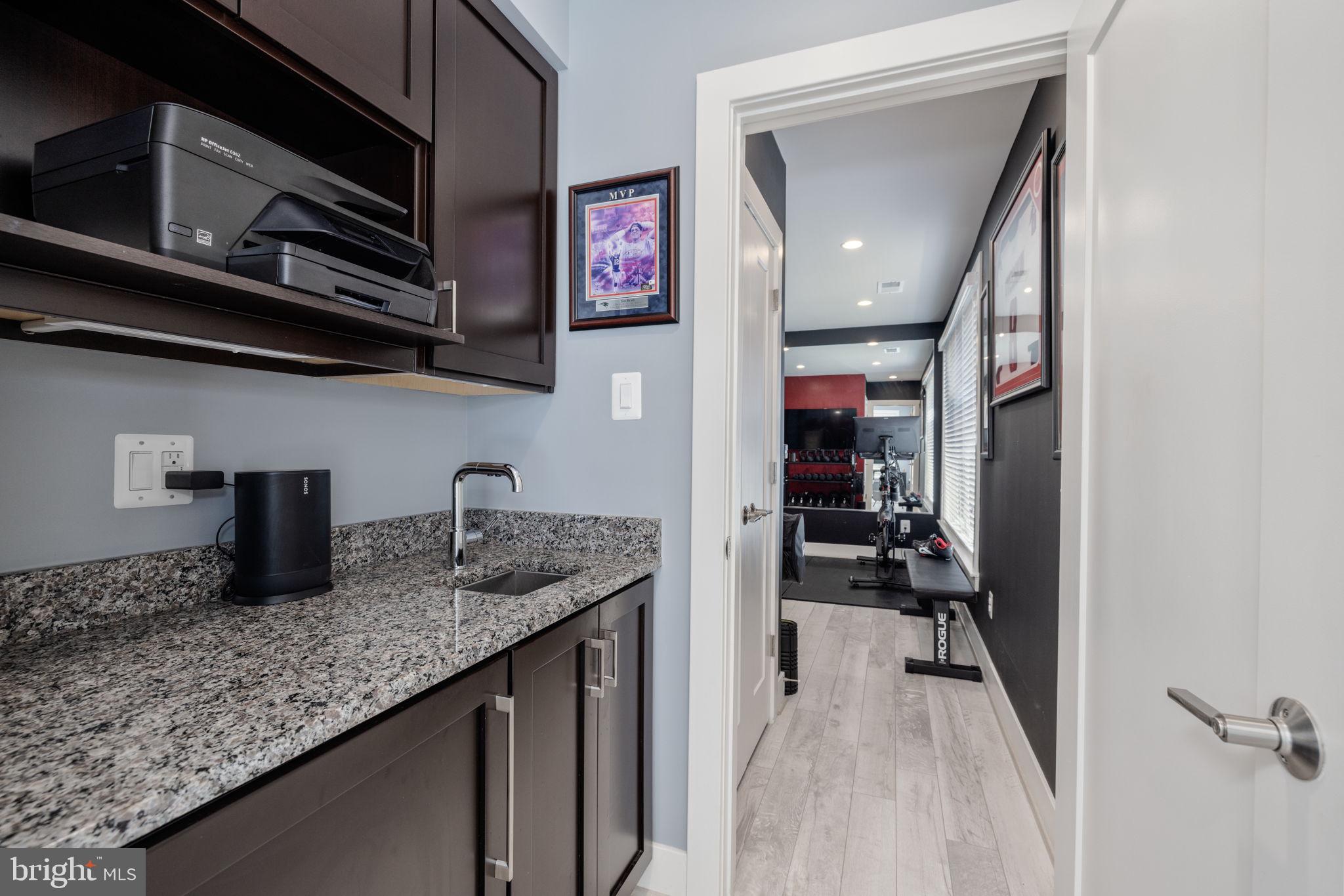 MONTGOMERY ROW - Residential