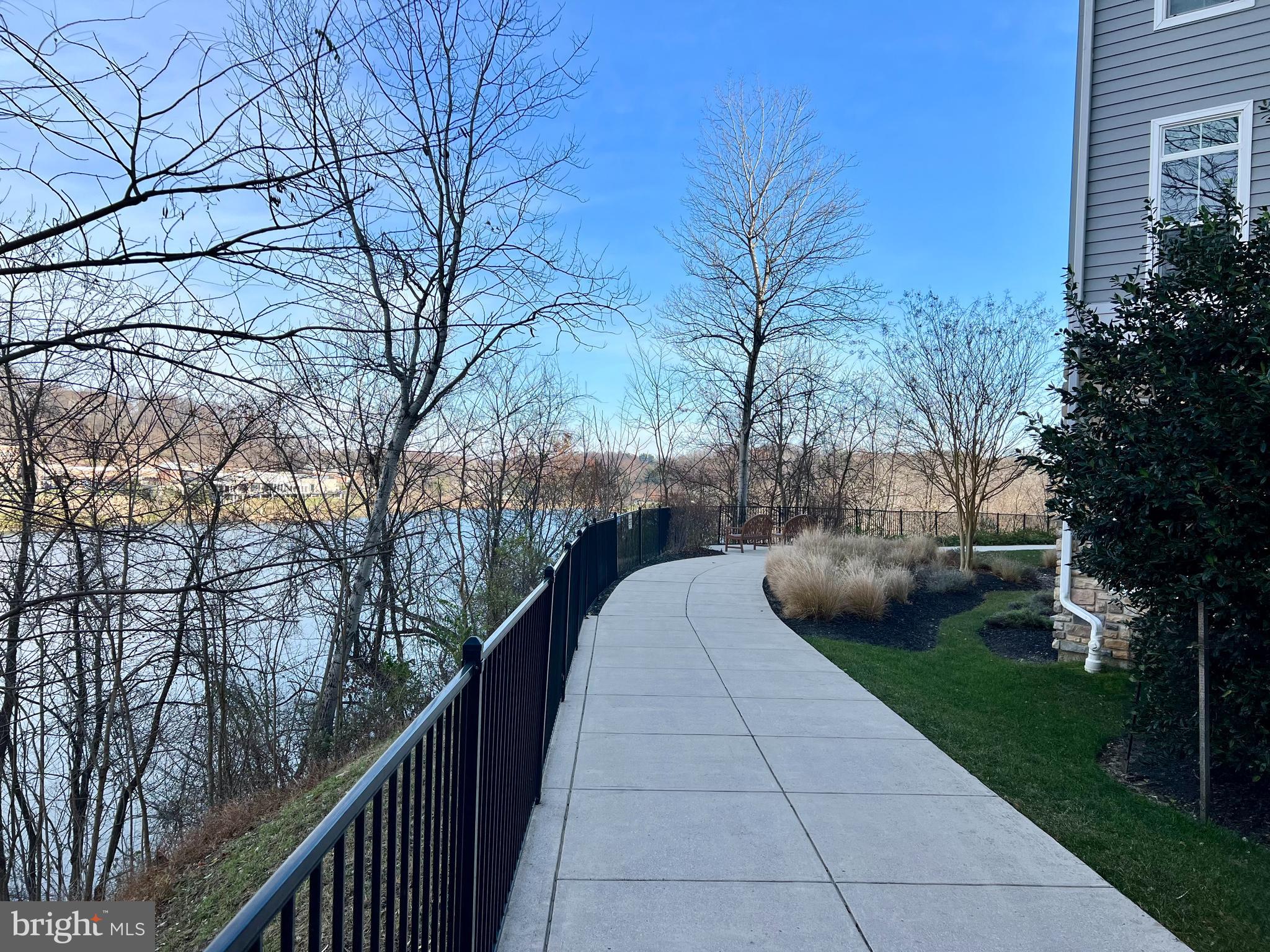 THE BLUFFS AT QUARRY LAKE - Residential
