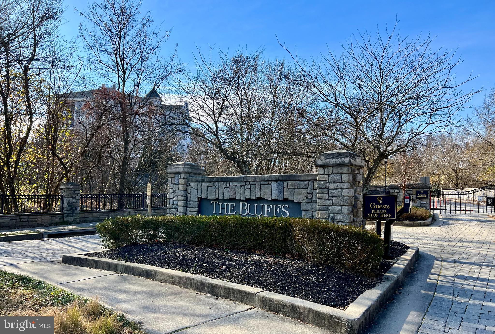 THE BLUFFS AT QUARRY LAKE - Residential