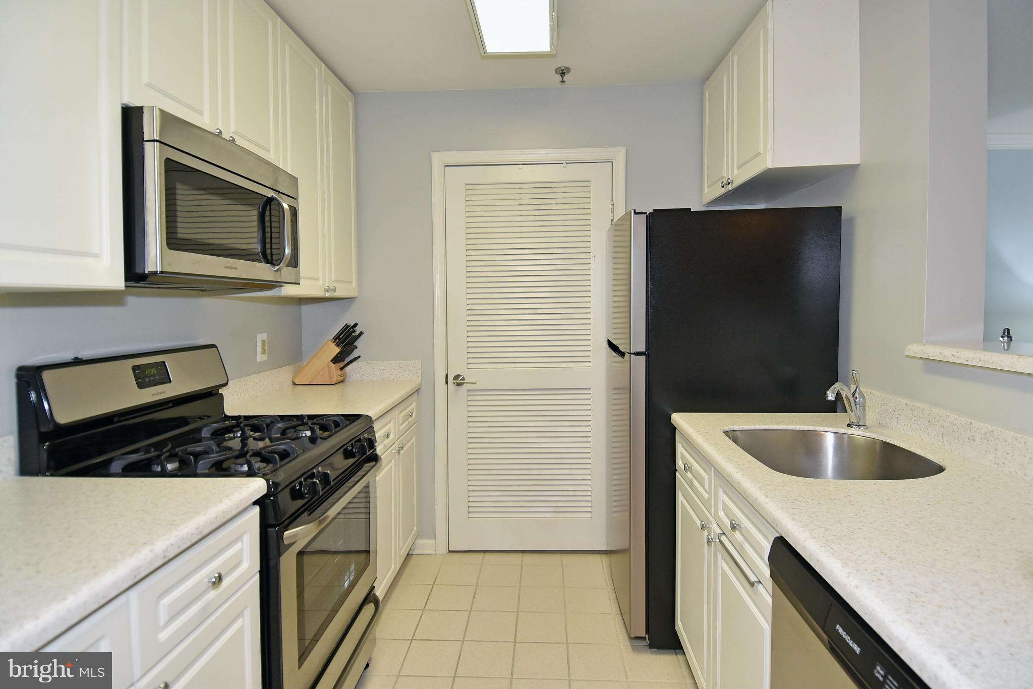 SAVOY PARK CONDOMINIUMS - Residential