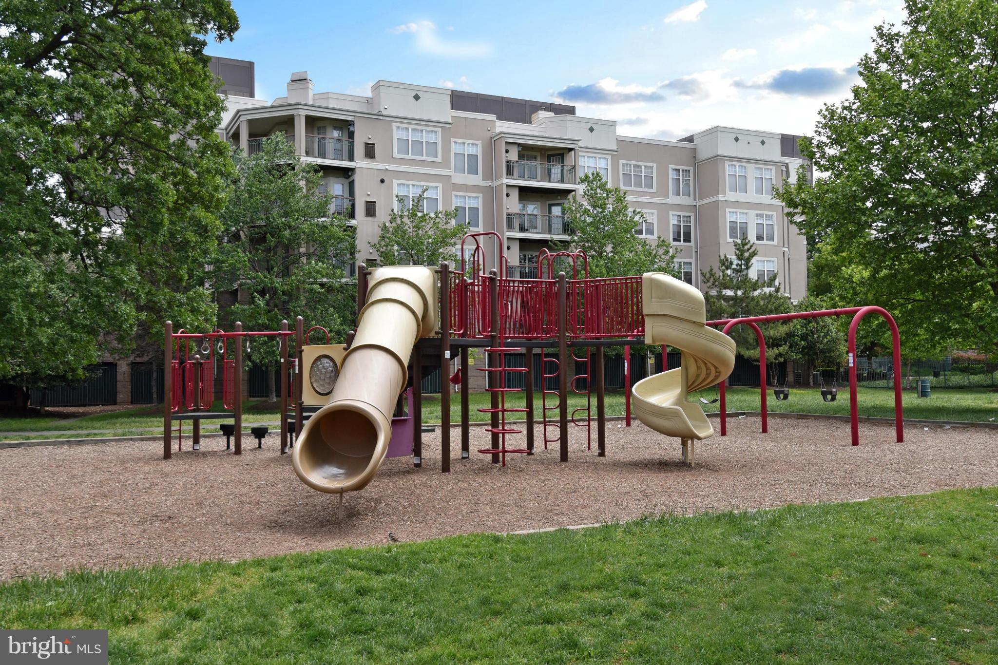 SAVOY PARK CONDOMINIUMS - Residential