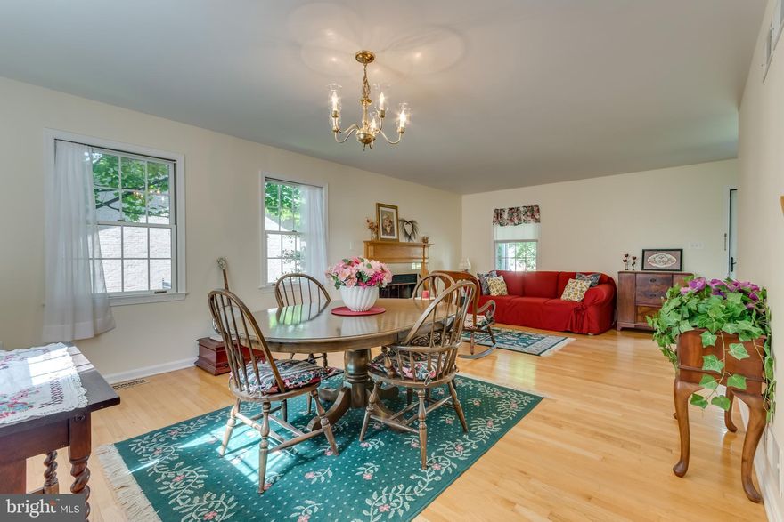 Great 4BRhome. Beautiful wood floors, mature trees, JUST CHARMING Great walking area -- close to shopping & in a neighborhood of well cared for homes and great neighbors.BEATS THE PANTS OFF NEW COOKIE CUTTER HOMES!! Love the 20x16 screened porch w/French doors opening to kitchen/fam room. New carpet in den & upper level, new ceramic in baths, new SS Apliances convey. You'll want to see this home!