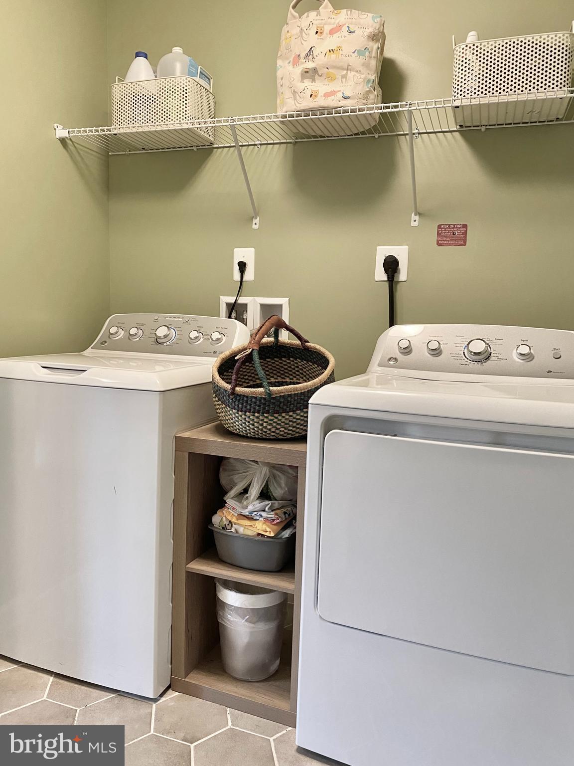 LEE'S PARKE - Residential Lease