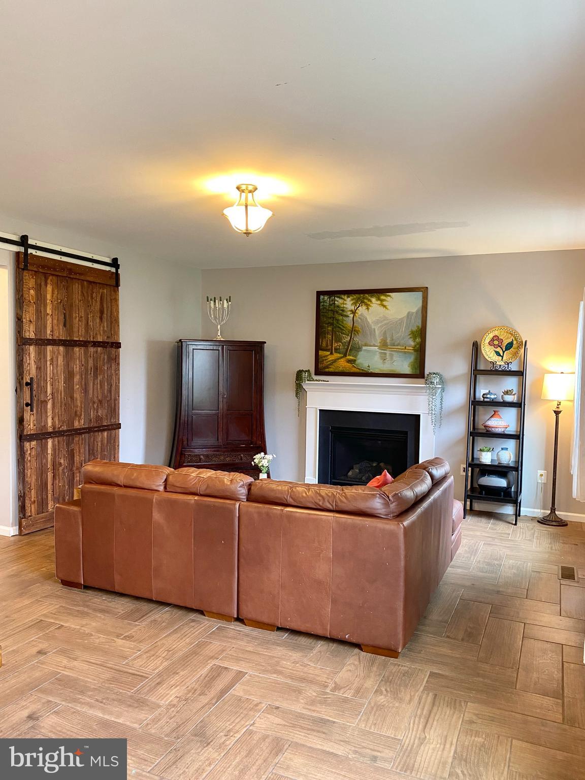 LEE'S PARKE - Residential Lease