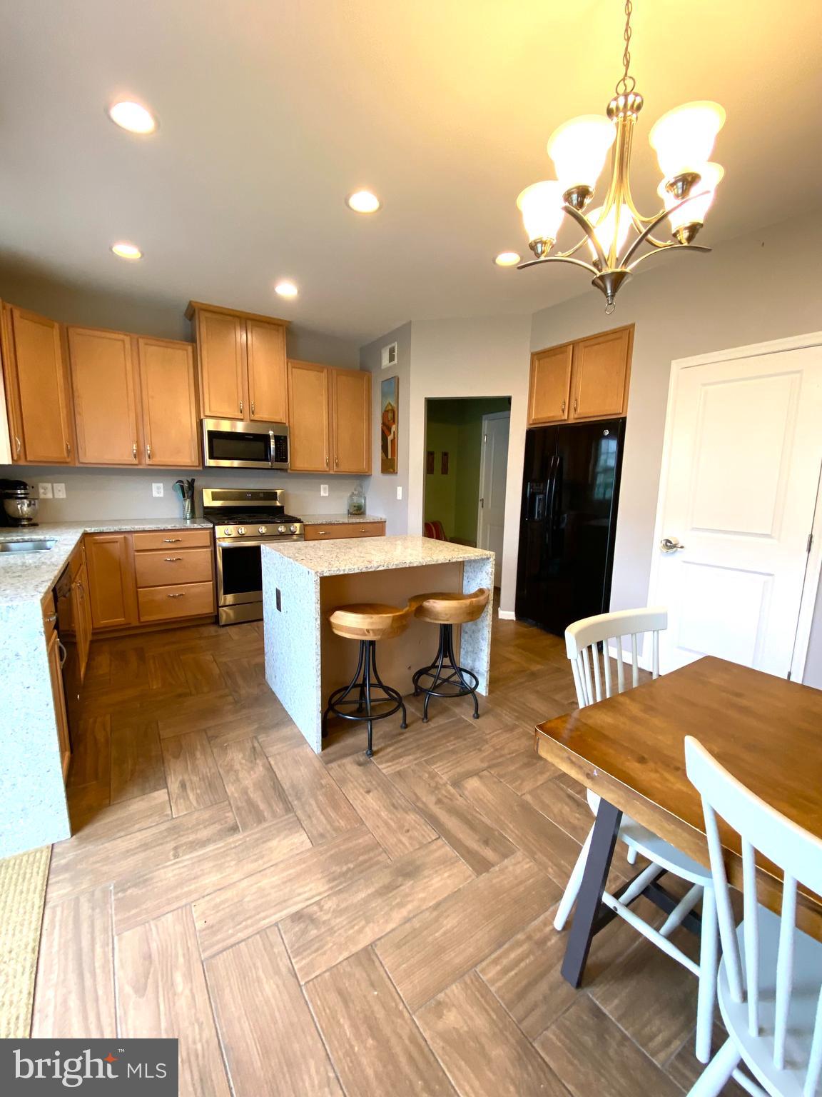 LEE'S PARKE - Residential Lease