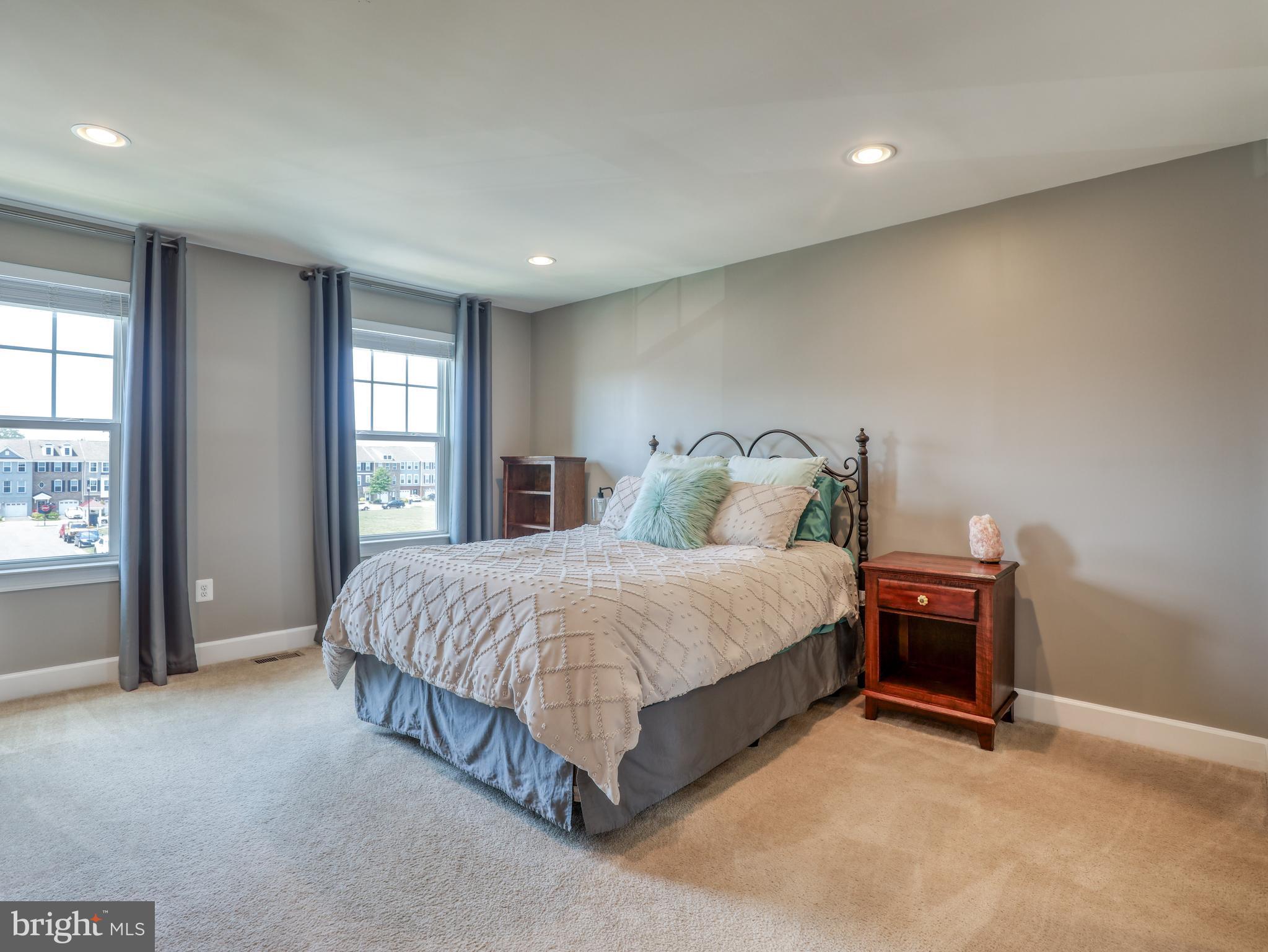 BRADLEY SQUARE - Residential