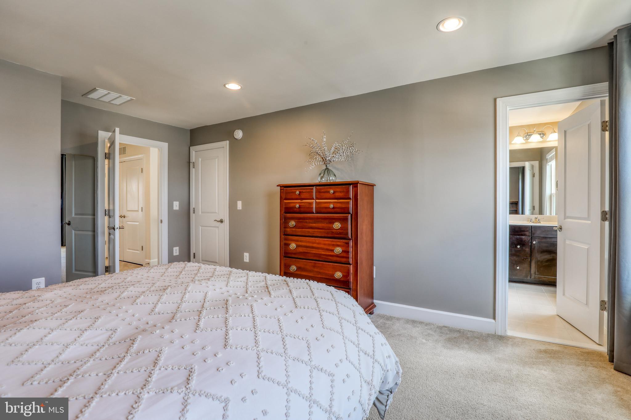 BRADLEY SQUARE - Residential