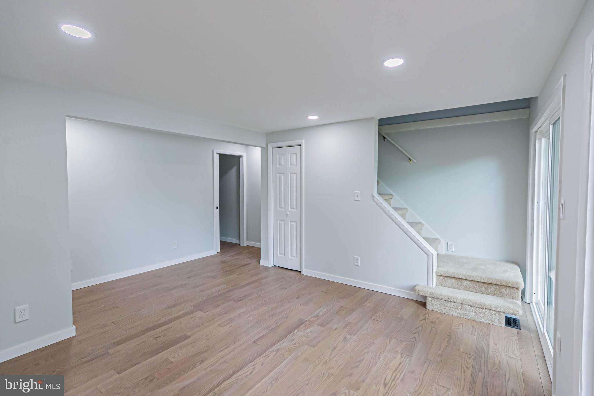 LAKE LAND OR - Residential