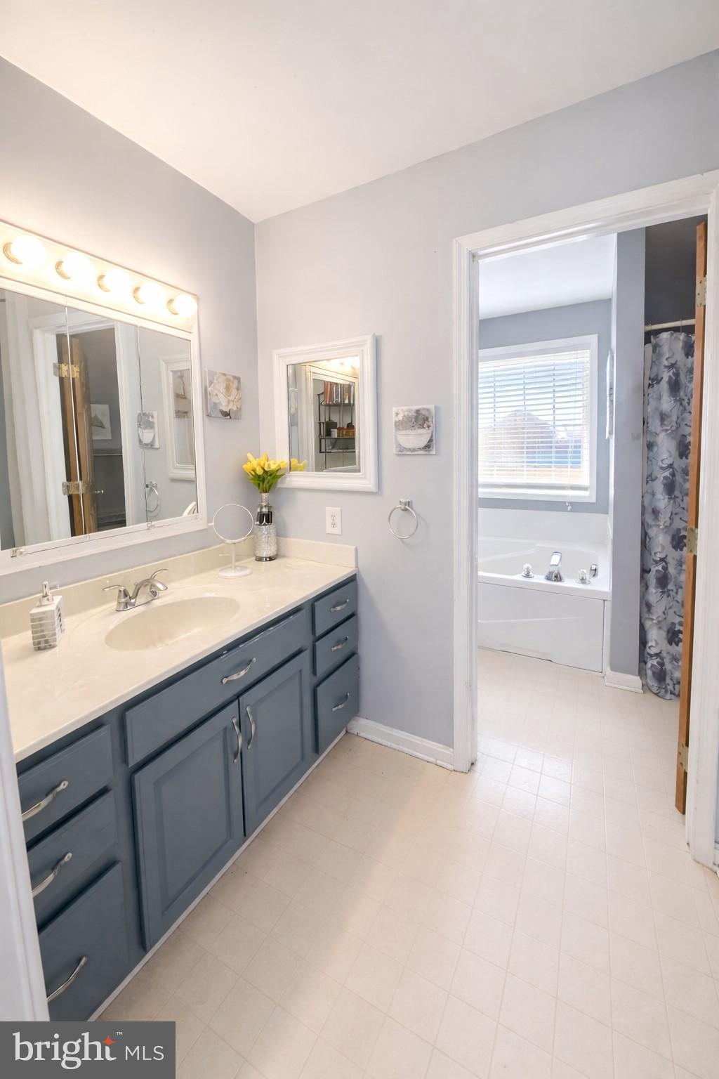 VILLAGE NORTH - Residential