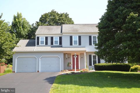 Photo of 172 Stone Quarry Road, LEOLA, PA 17540 (MLS # PALA2074176)