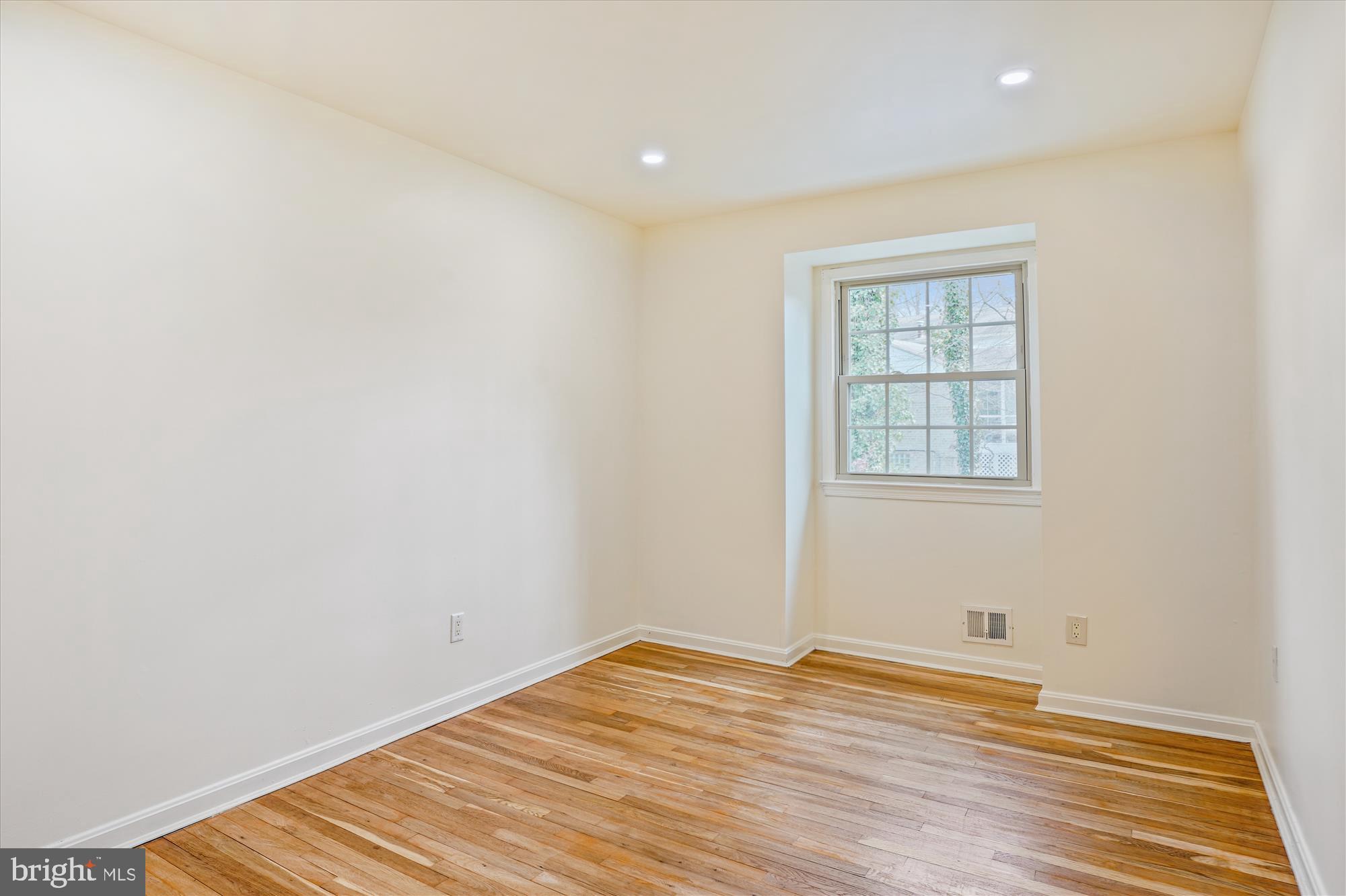 POTOMAC WOODS - Residential Lease