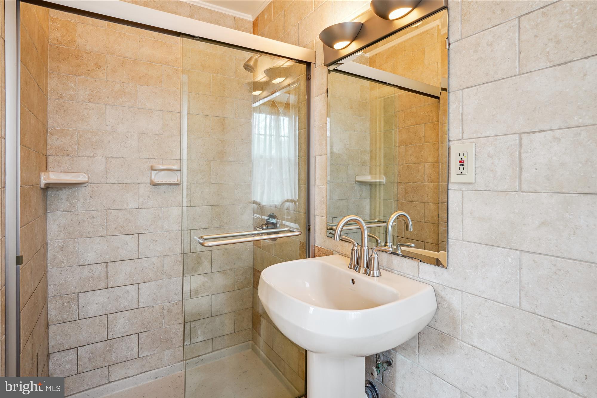 POTOMAC WOODS - Residential Lease