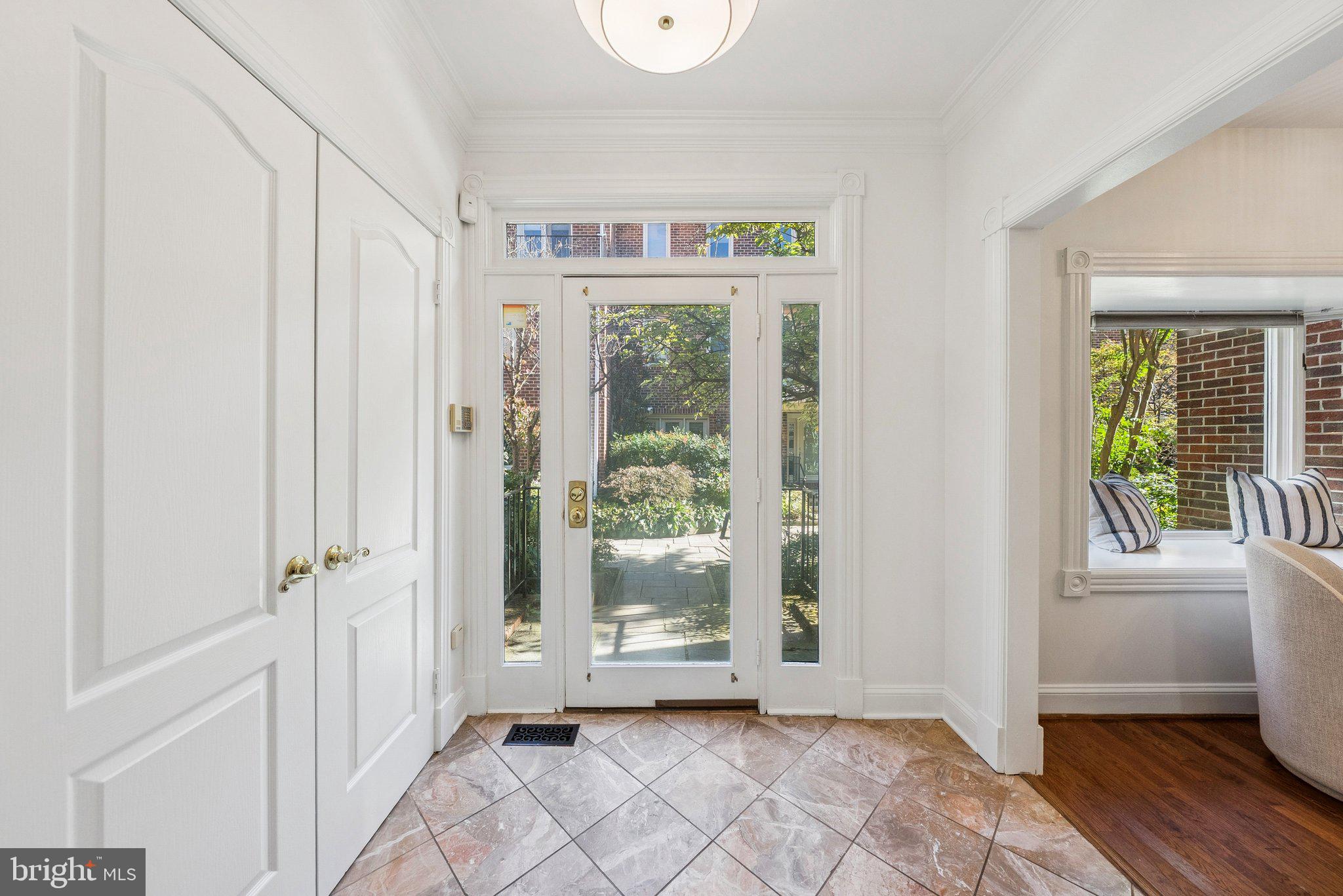 4044 CHANCERY COURT NW