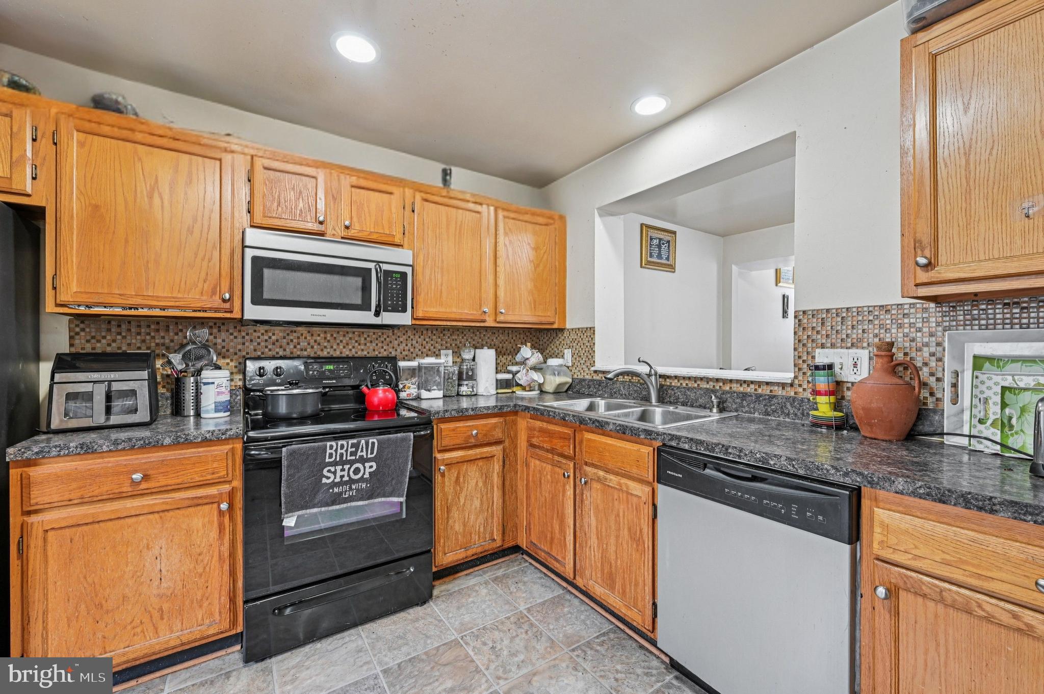 CHASE MANOR - Residential