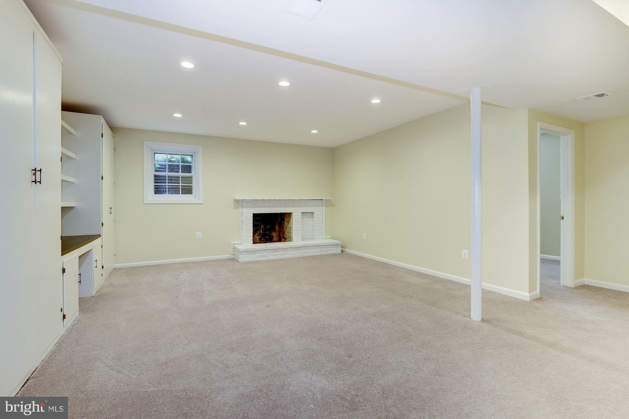 RIVER FALLS - Residential