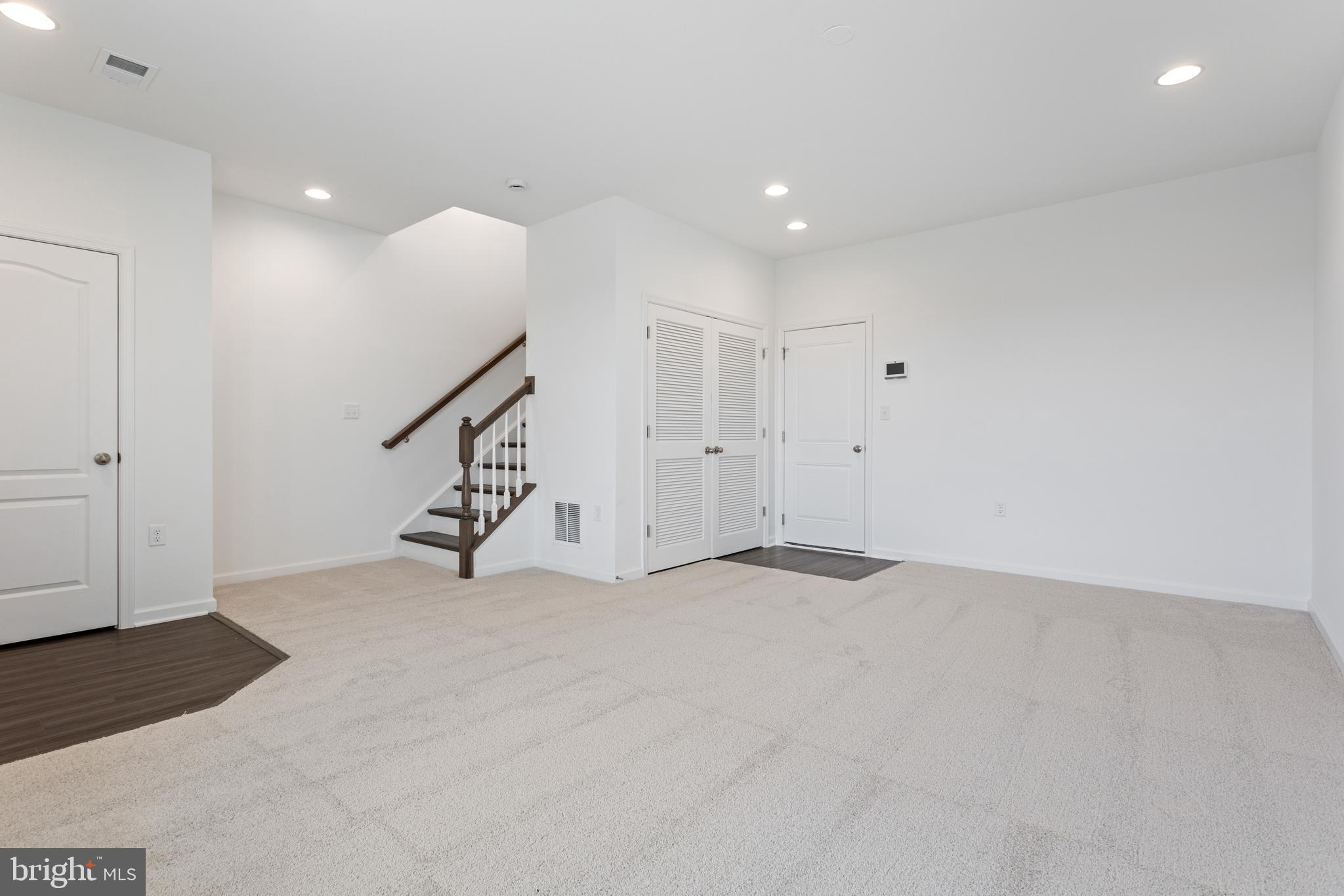 LOFTS AT CREEKSIDE - Residential