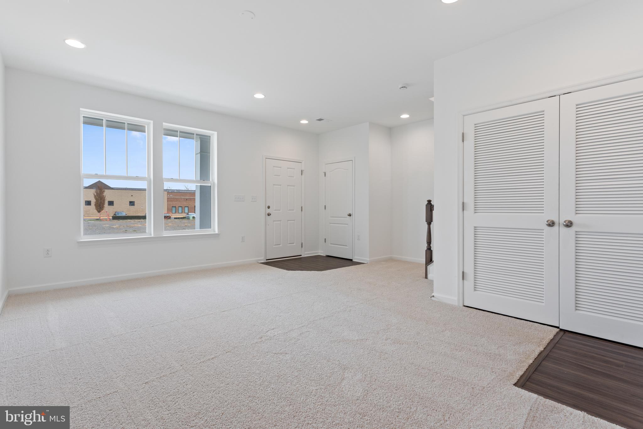 LOFTS AT CREEKSIDE - Residential