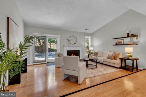 Homes For Sale - 2568 Forest Knoll<br/> ANNAPOLIS, MD 21401