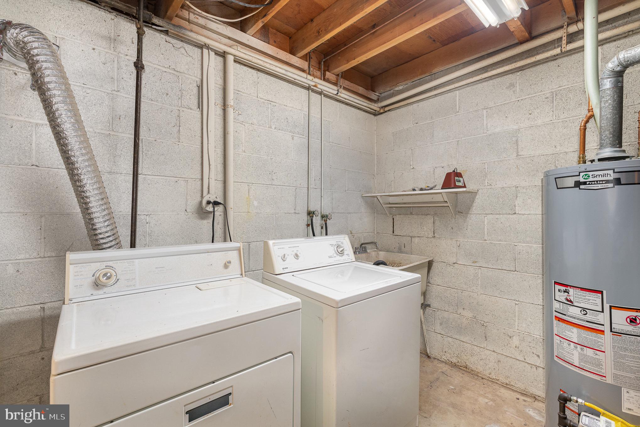 TOWN & COUNTRY APARTMENTS CARNEY - Residential Lease