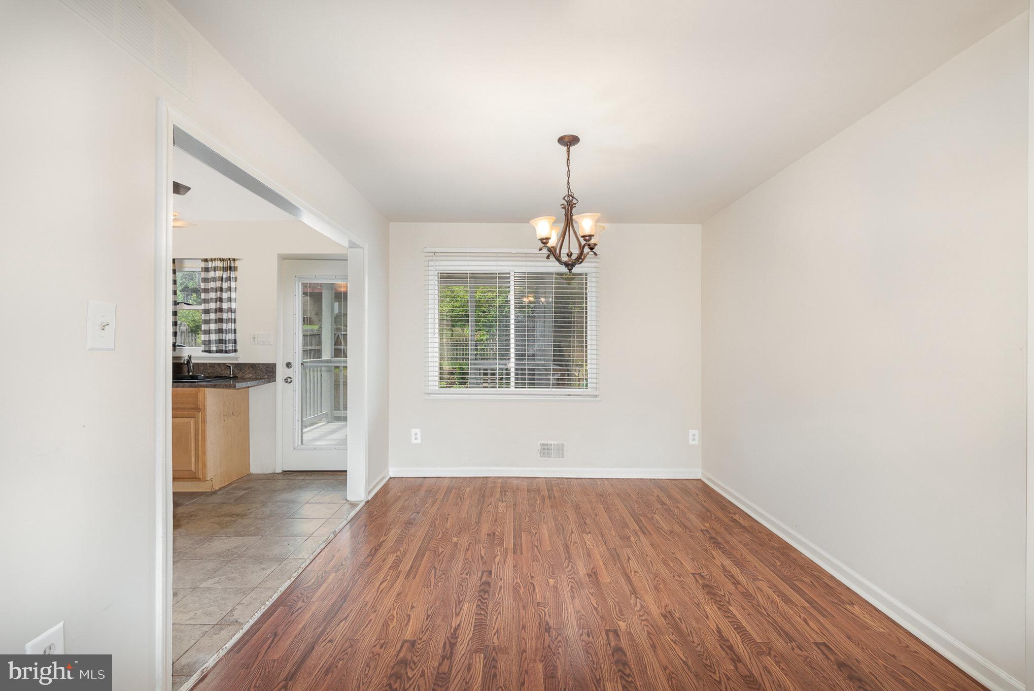 TOWN & COUNTRY APARTMENTS CARNEY - Residential Lease