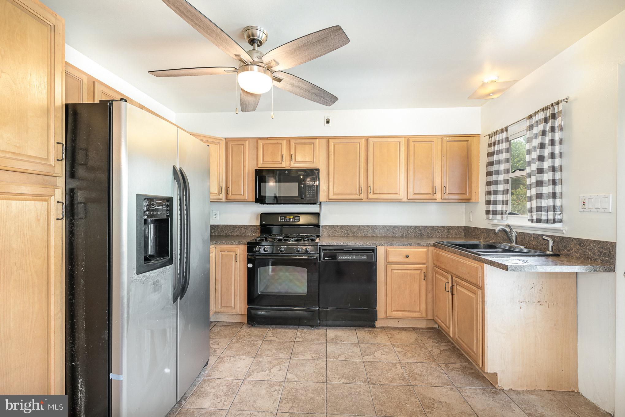 TOWN & COUNTRY APARTMENTS CARNEY - Residential Lease