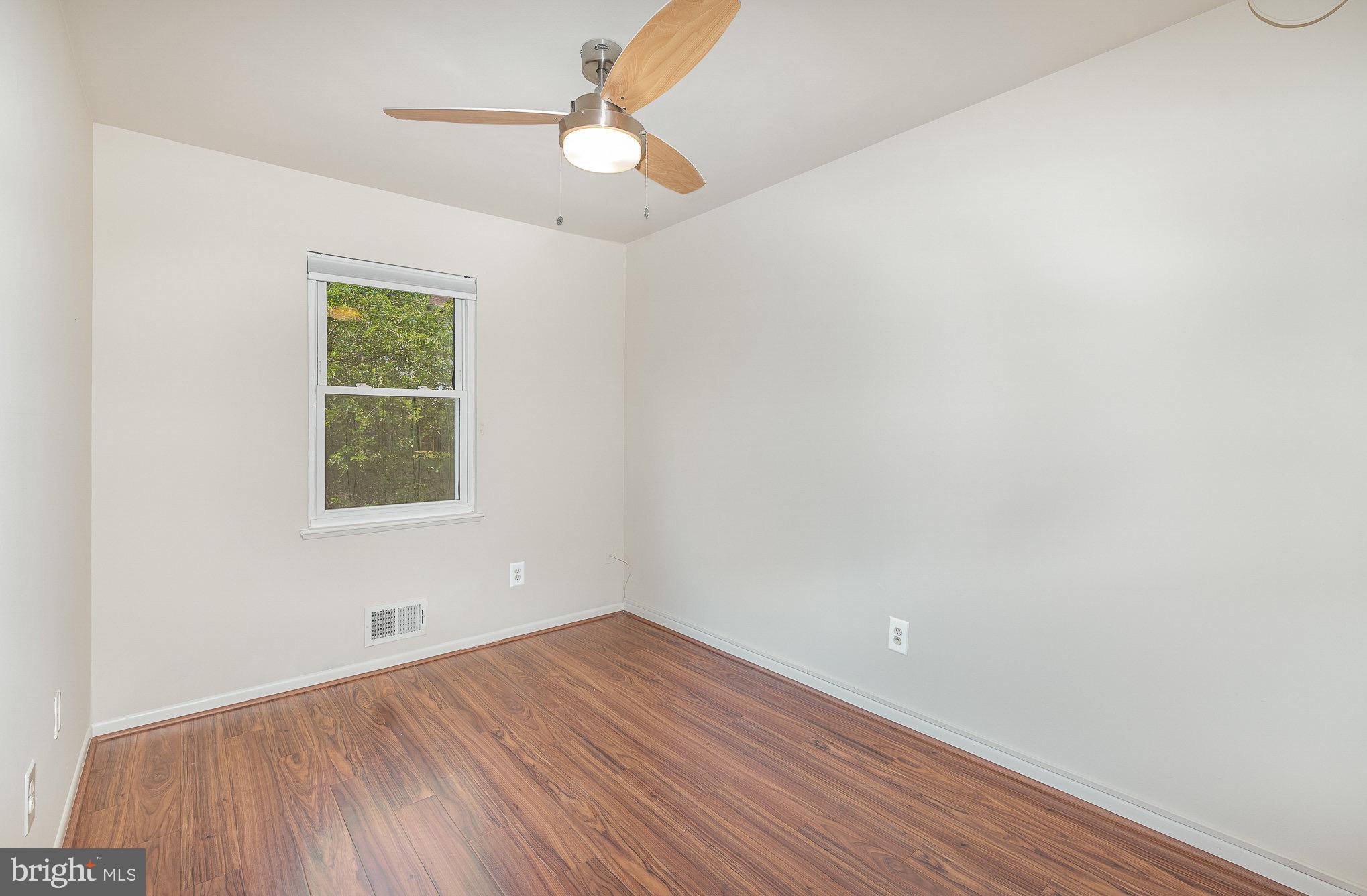 TOWN & COUNTRY APARTMENTS CARNEY - Residential Lease