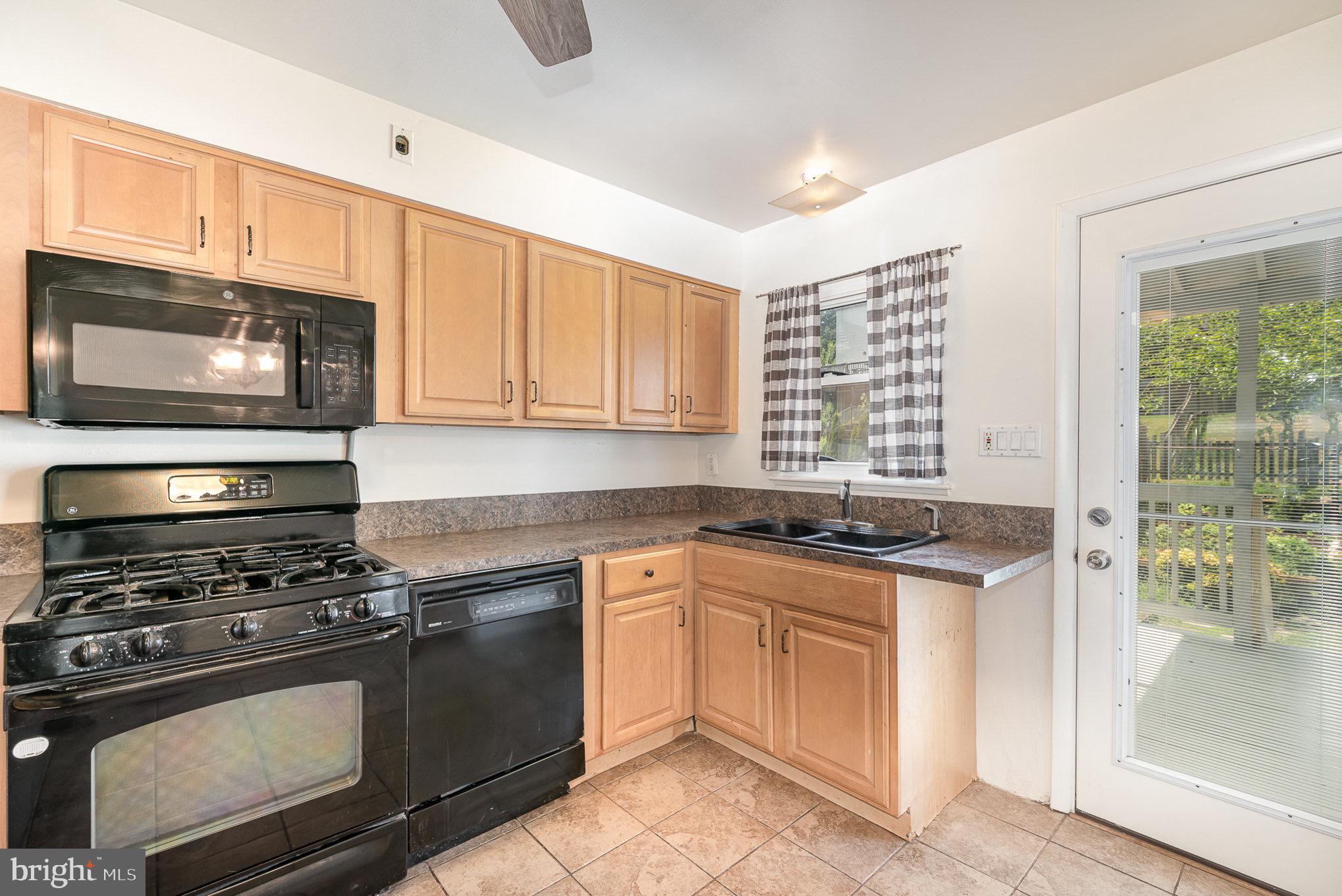 TOWN & COUNTRY APARTMENTS CARNEY - Residential Lease