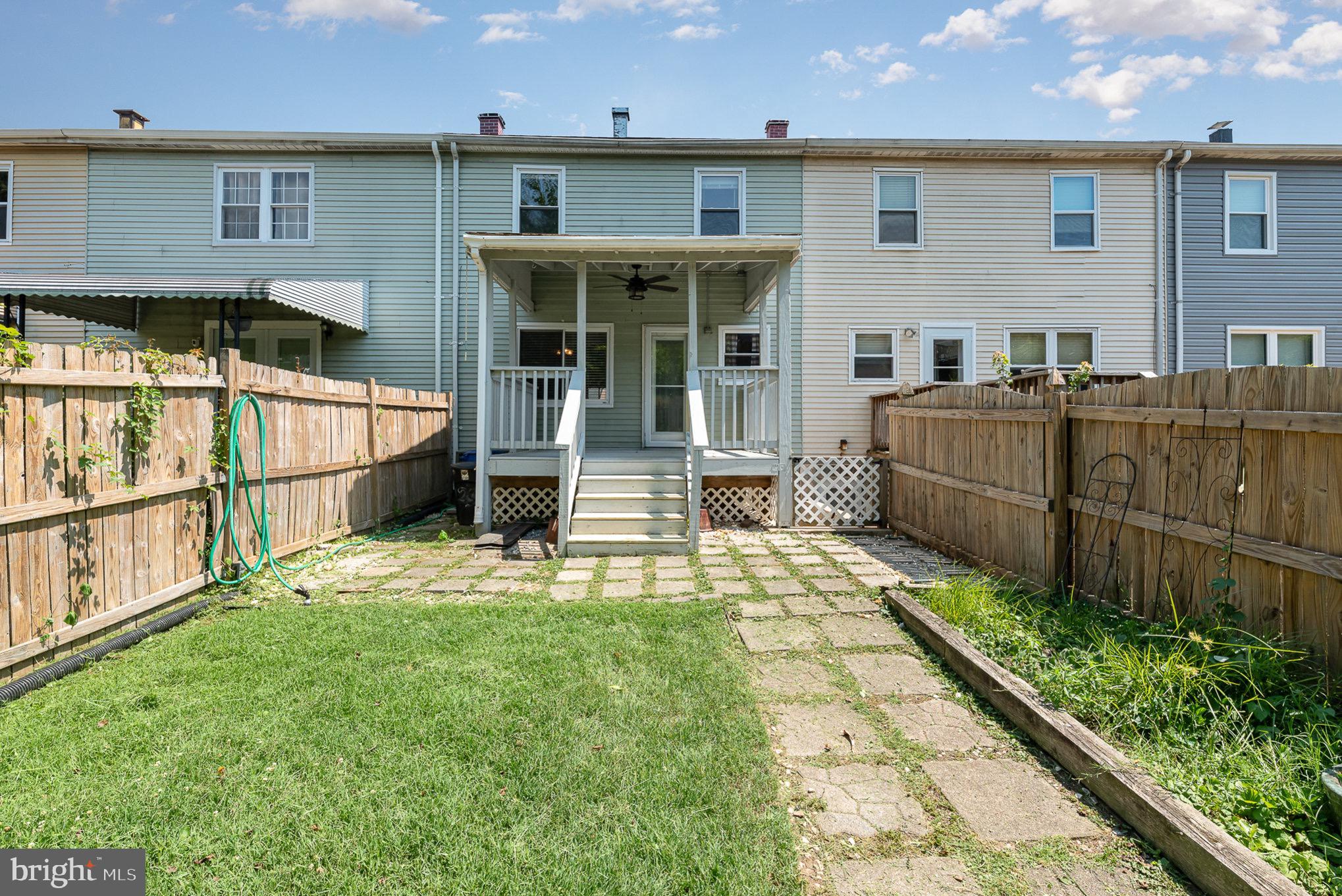 TOWN & COUNTRY APARTMENTS CARNEY - Residential Lease