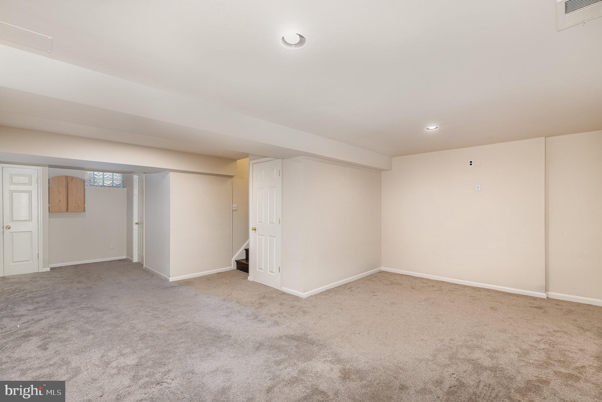 TOWN & COUNTRY APARTMENTS CARNEY - Residential Lease