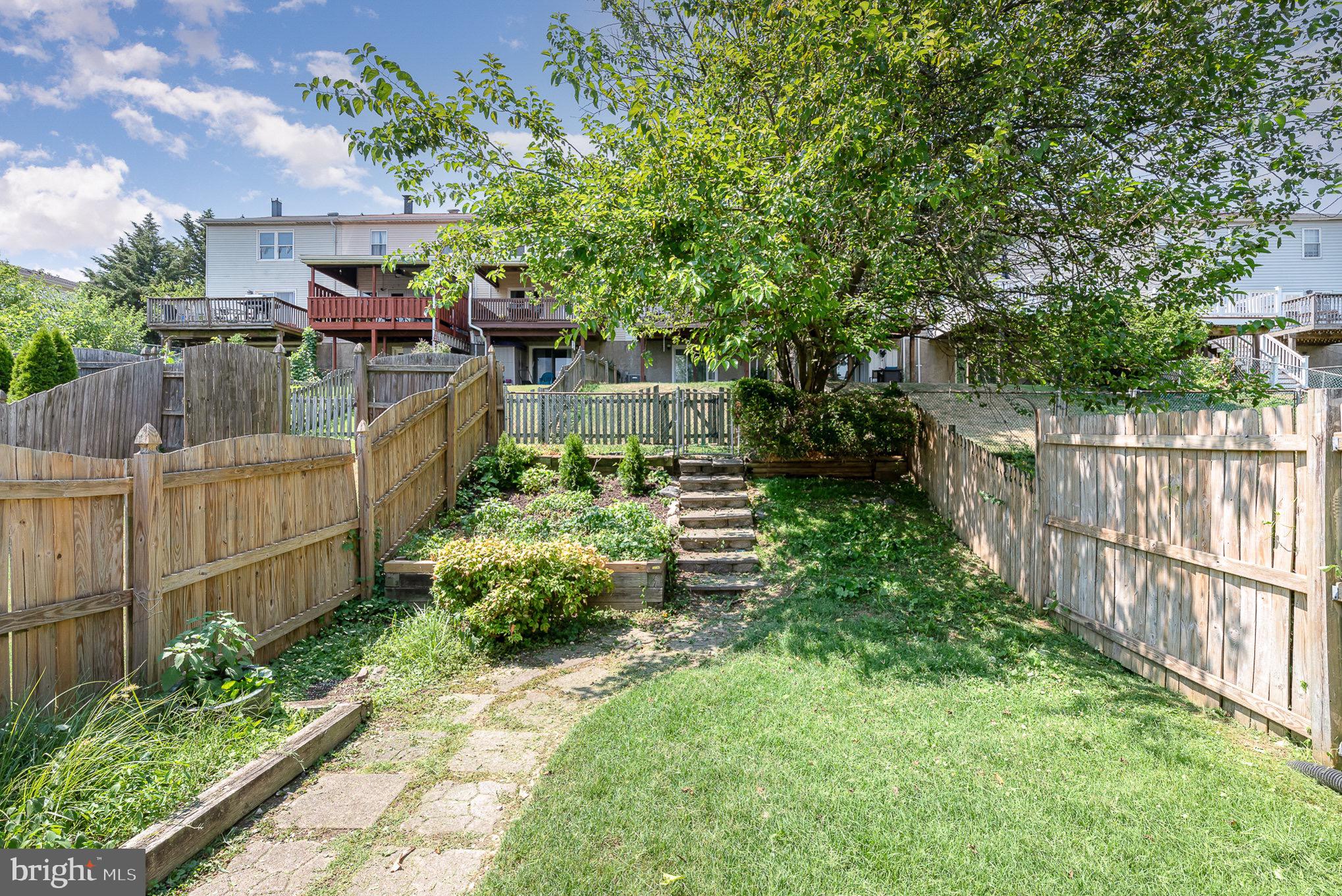 TOWN & COUNTRY APARTMENTS CARNEY - Residential Lease