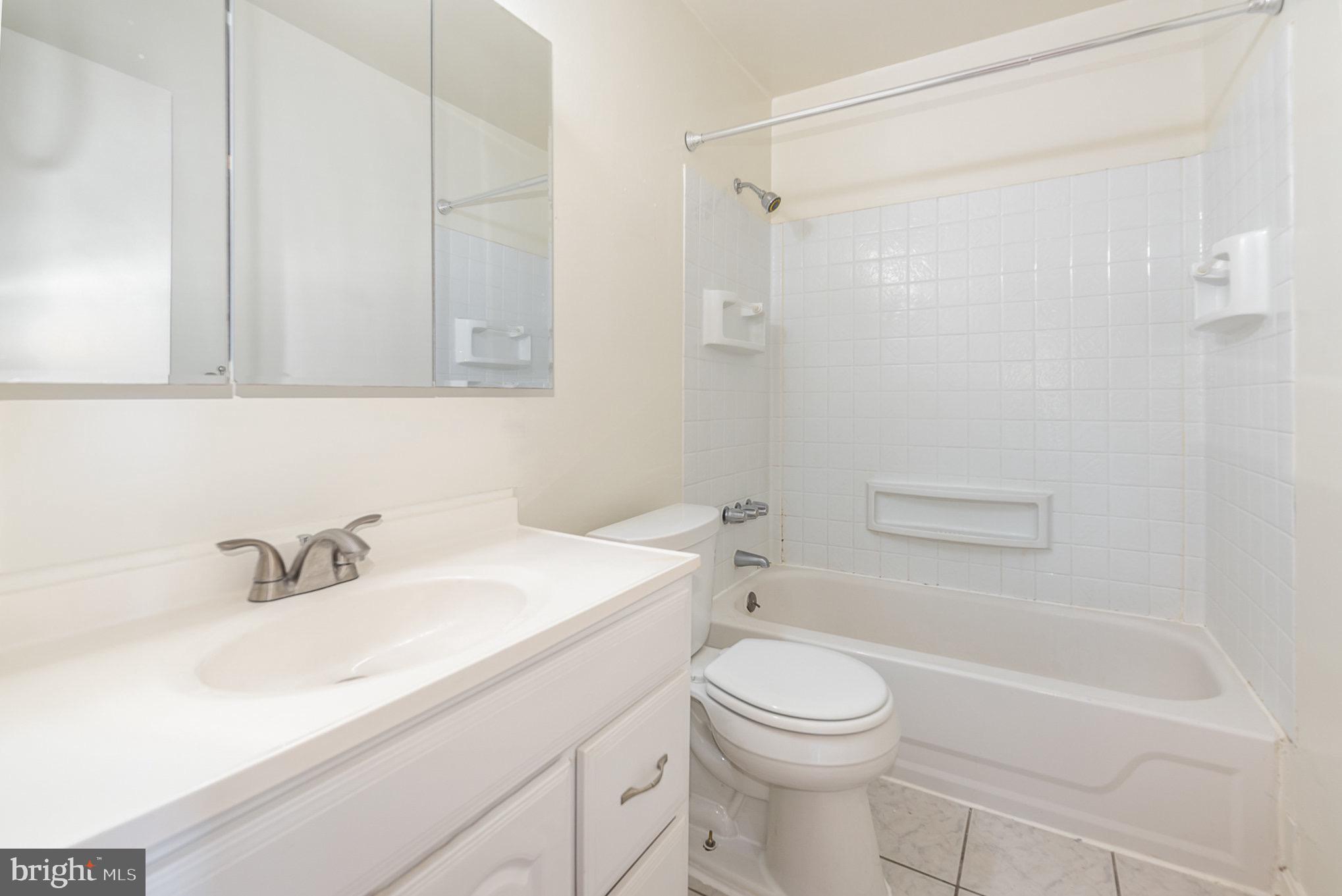 TOWN & COUNTRY APARTMENTS CARNEY - Residential Lease