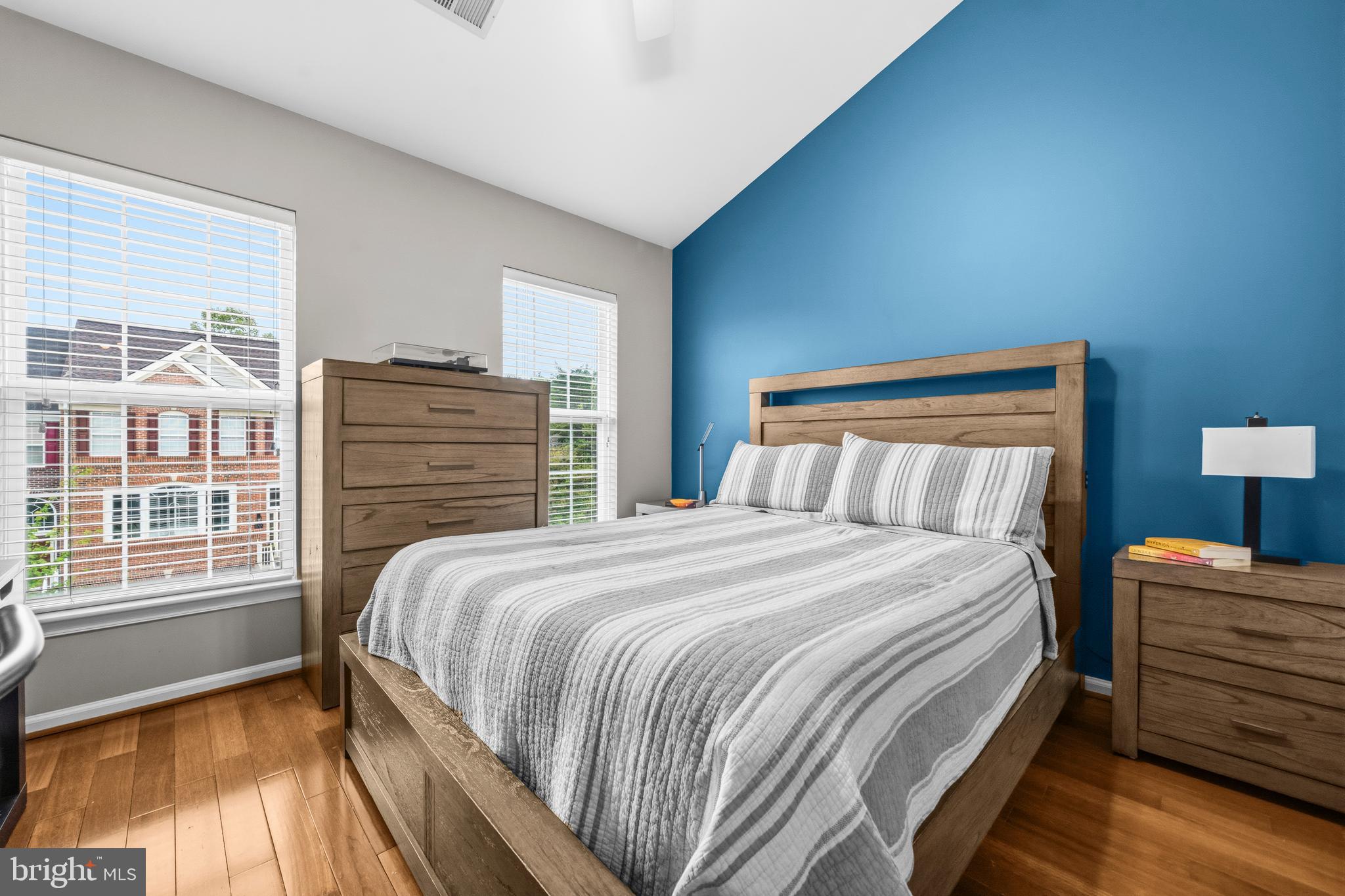 NORTHLAKE - Residential