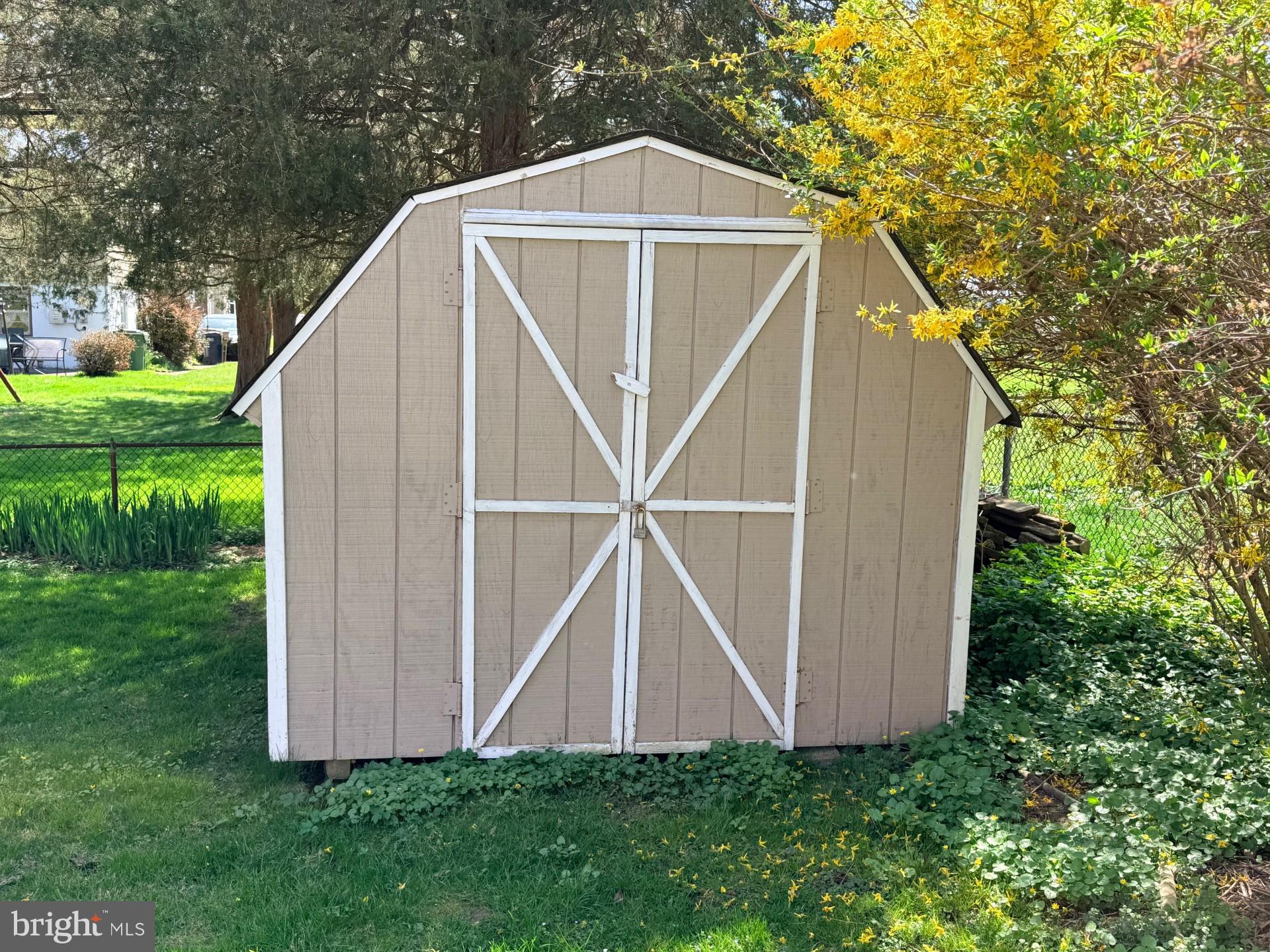 WILLOW MANOR - Residential