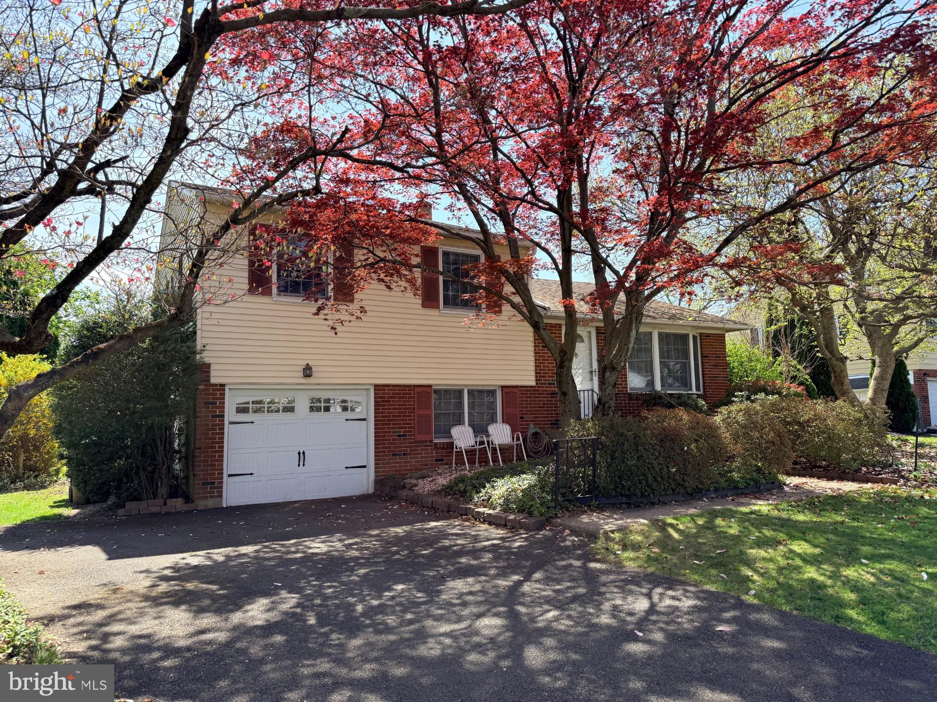 WILLOW MANOR - Residential