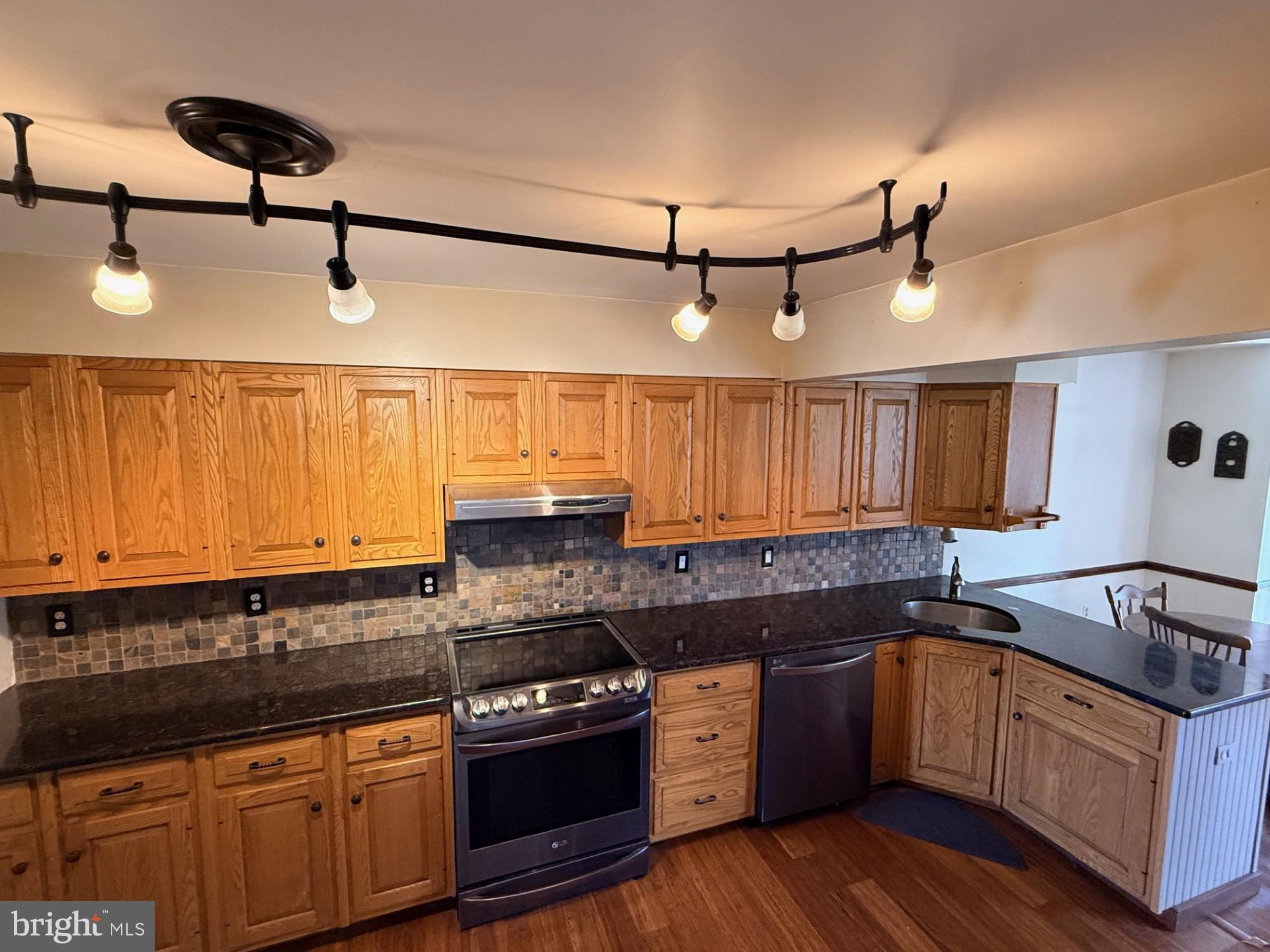 WILLOW MANOR - Residential