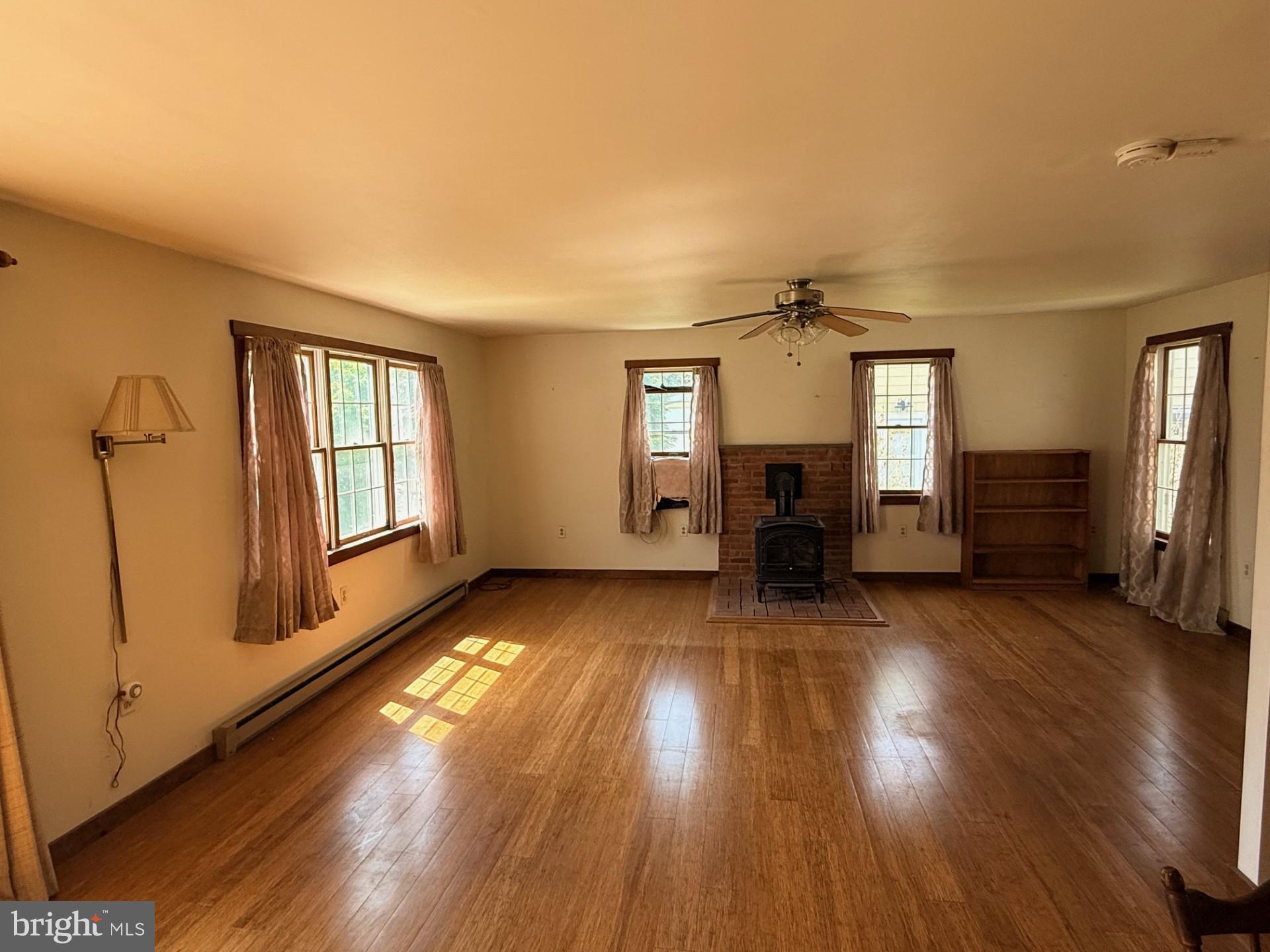 WILLOW MANOR - Residential