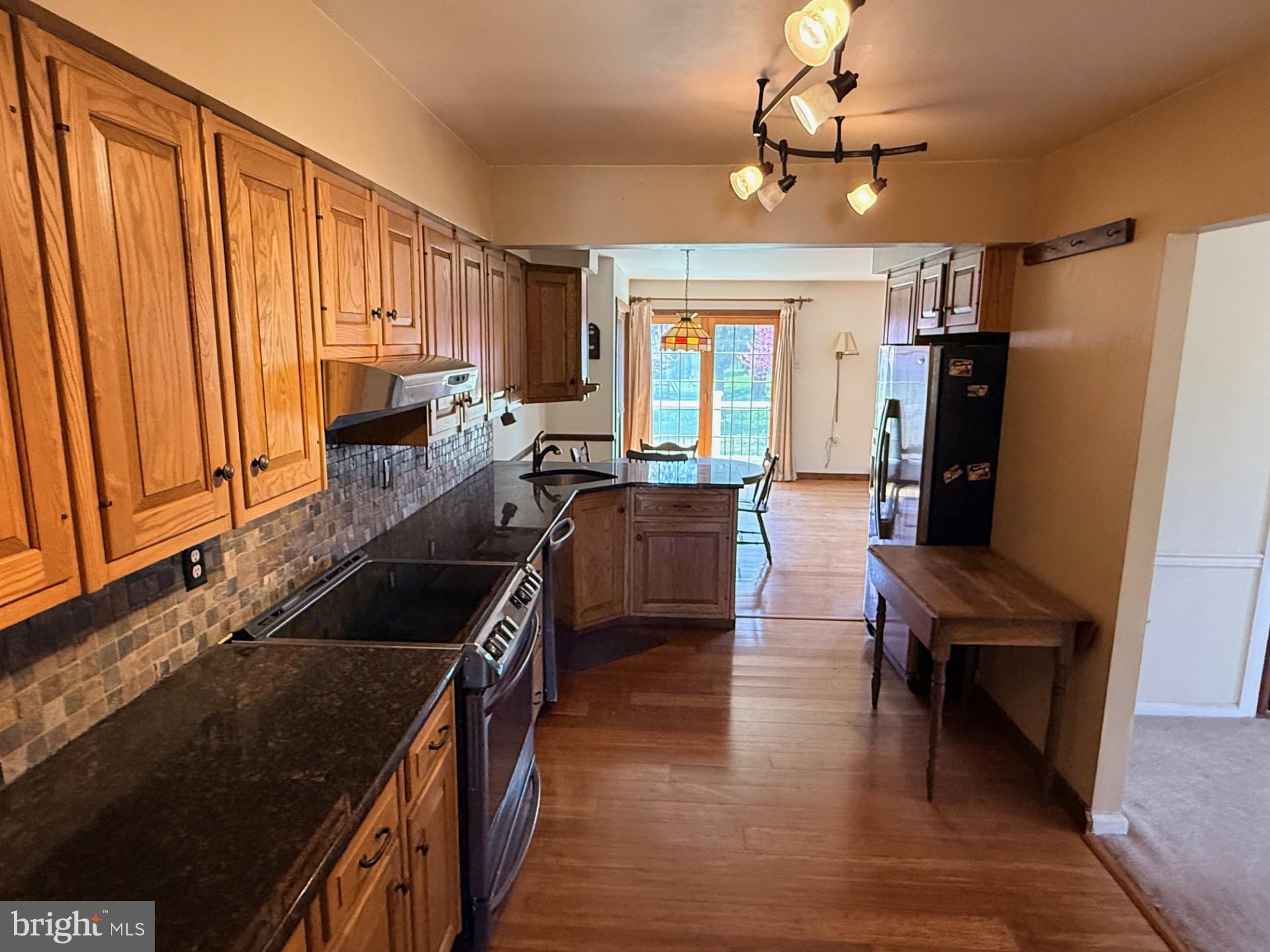 WILLOW MANOR - Residential