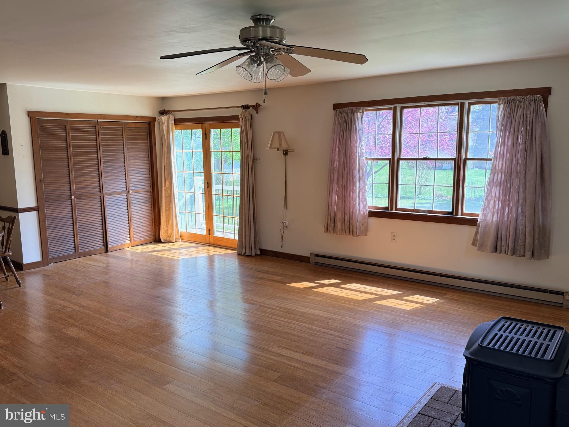 WILLOW MANOR - Residential