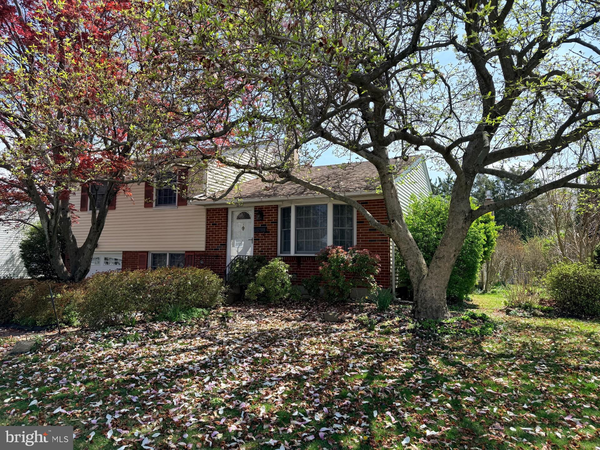 WILLOW MANOR - Residential