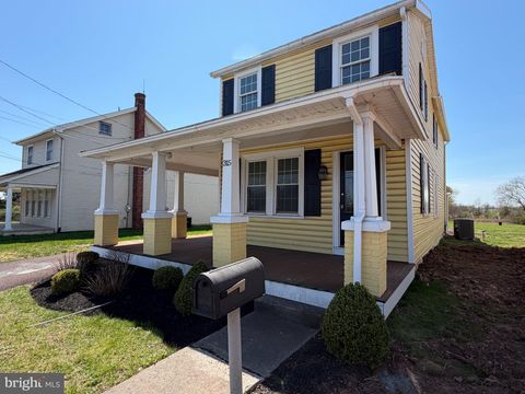 Photo of 315 W Ridge Pike, ROYERSFORD, PA 19468 (MLS # PAMC2170648)