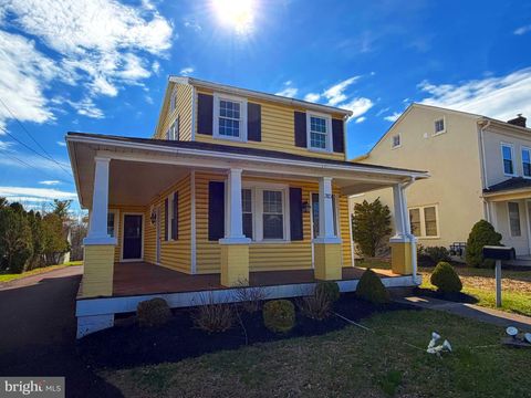 Photo of 315 W Ridge Pike, ROYERSFORD, PA 19468 (MLS # PAMC2170648)