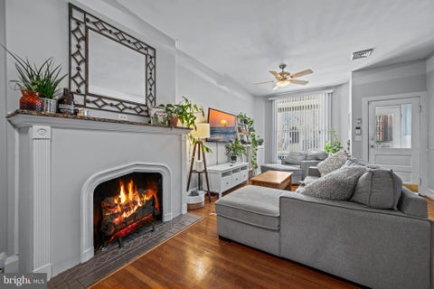Townhouse For Sale - 633 S Conkling Street<br/> BALTIMORE, MD 21224