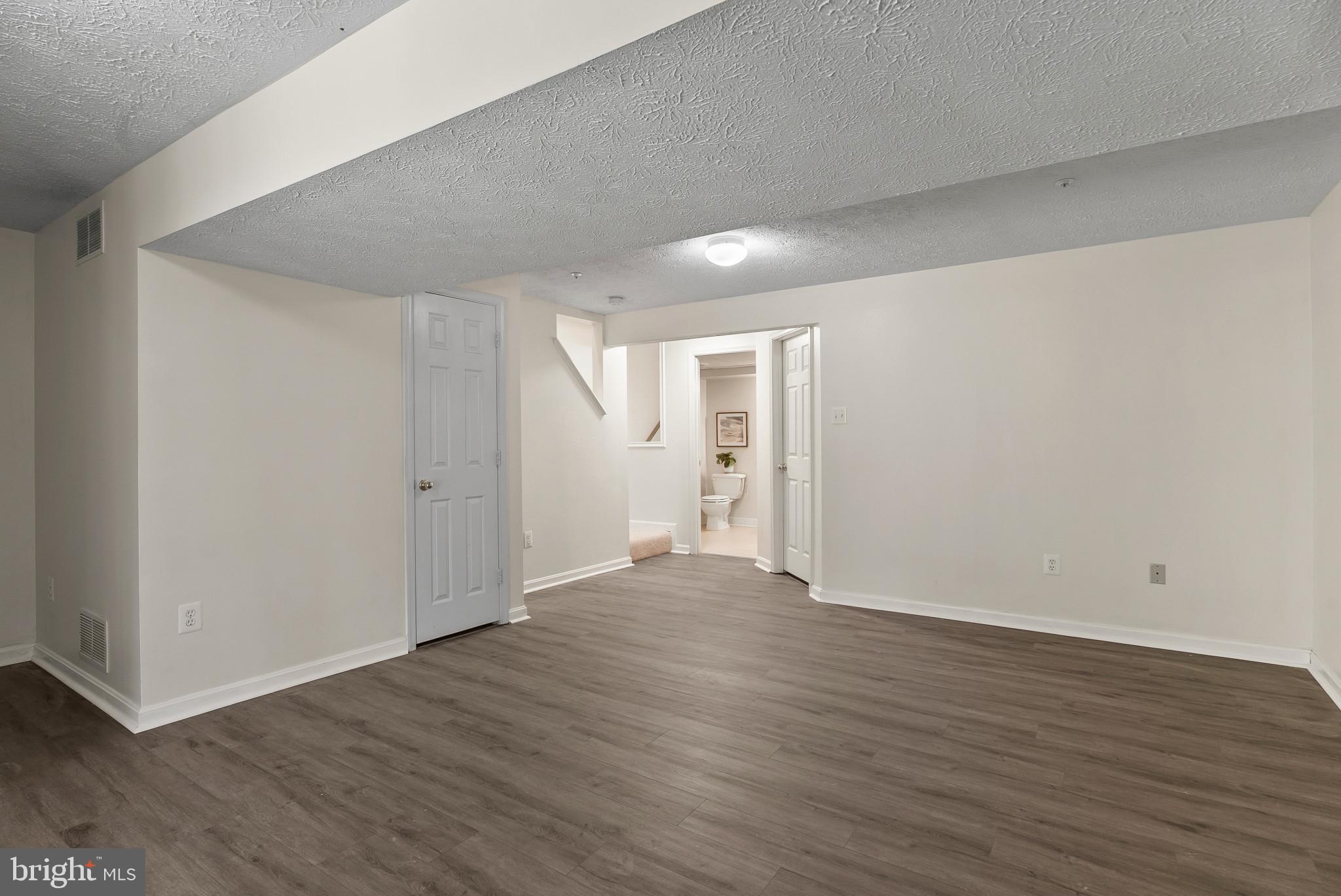 HUNTERS CROSSING - Residential