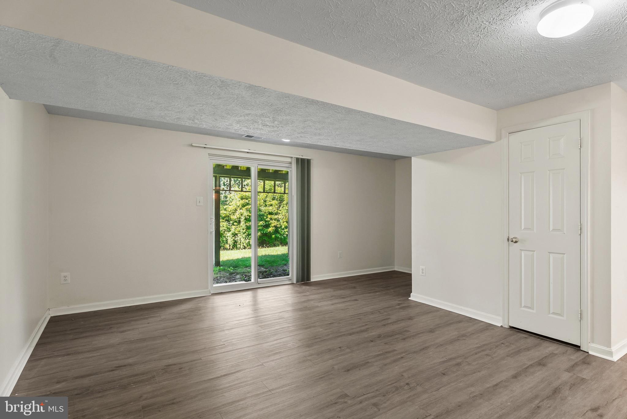 HUNTERS CROSSING - Residential